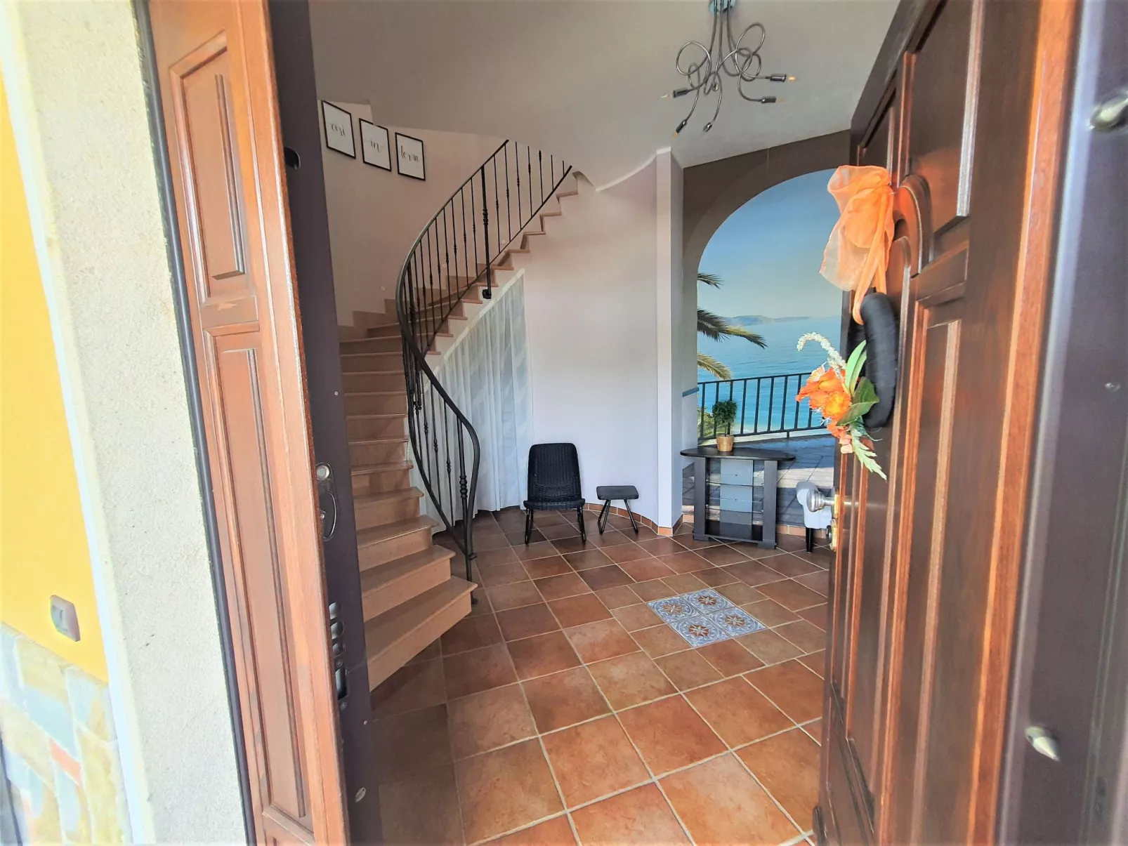 Mit Aussicht und Pool