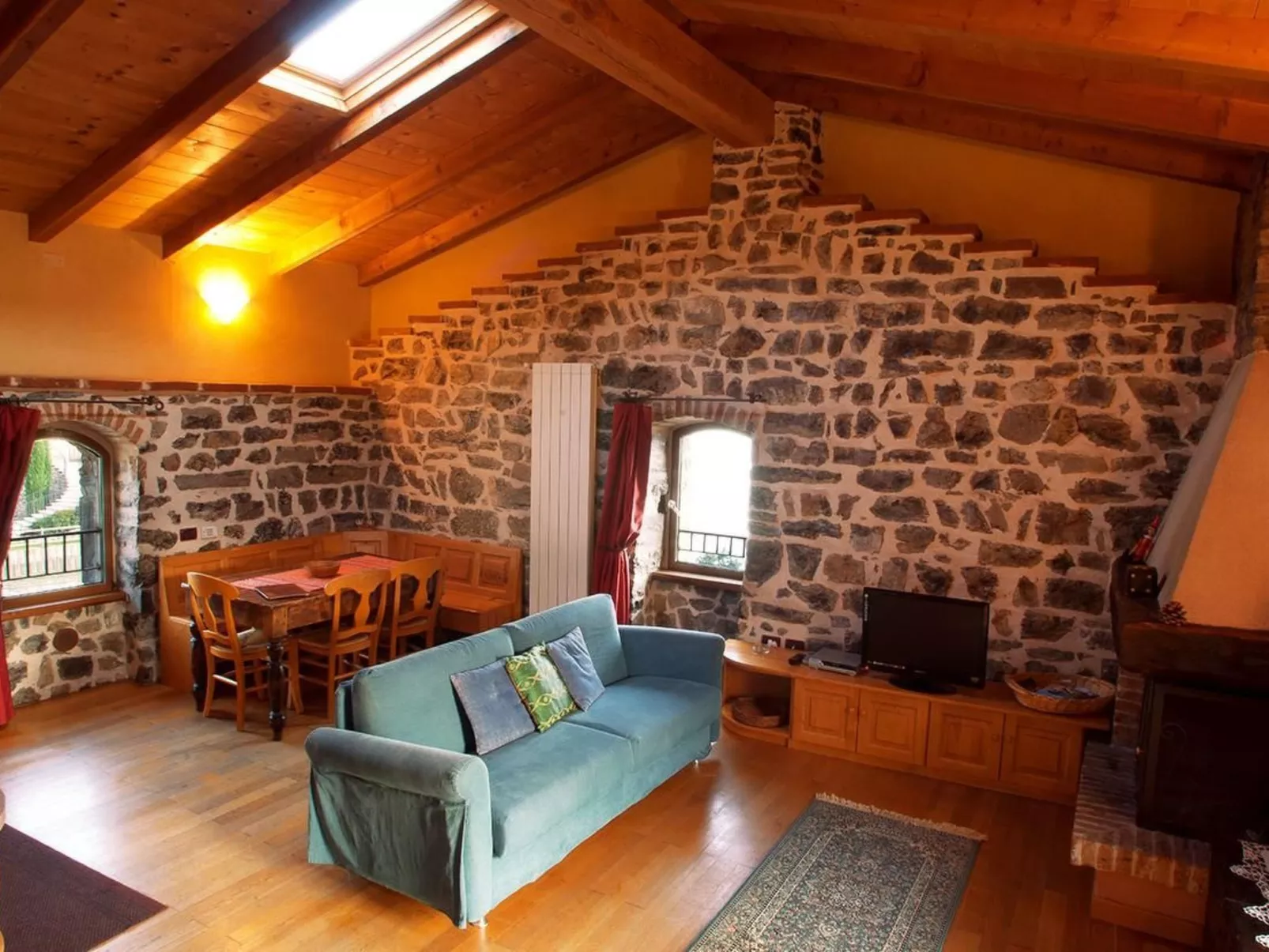 Dreistöckiges Apartment in einem historischen Gebäude