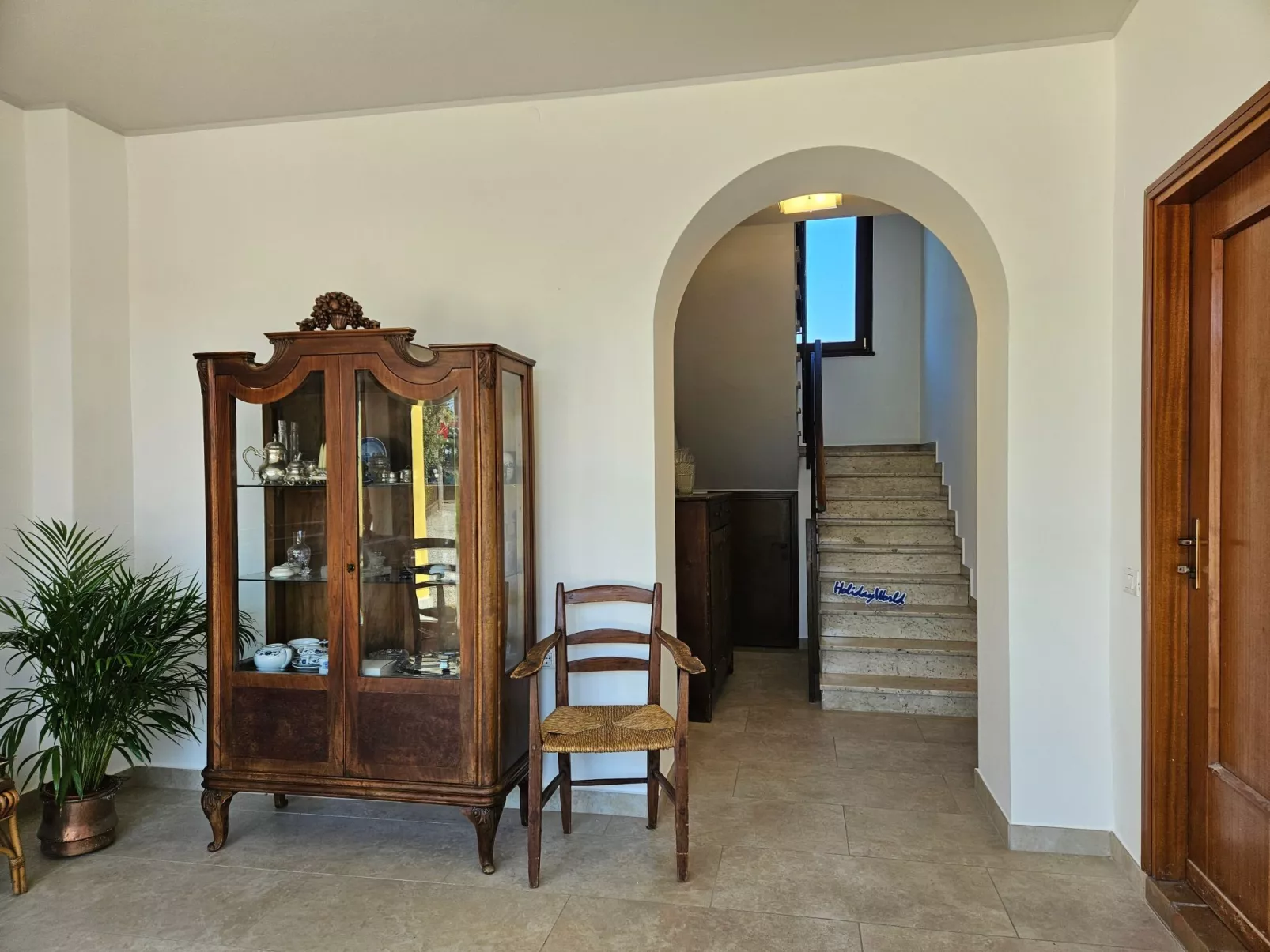 Zwischen Seen und Hügeln in Pina by Holiday World-Image-tags.info