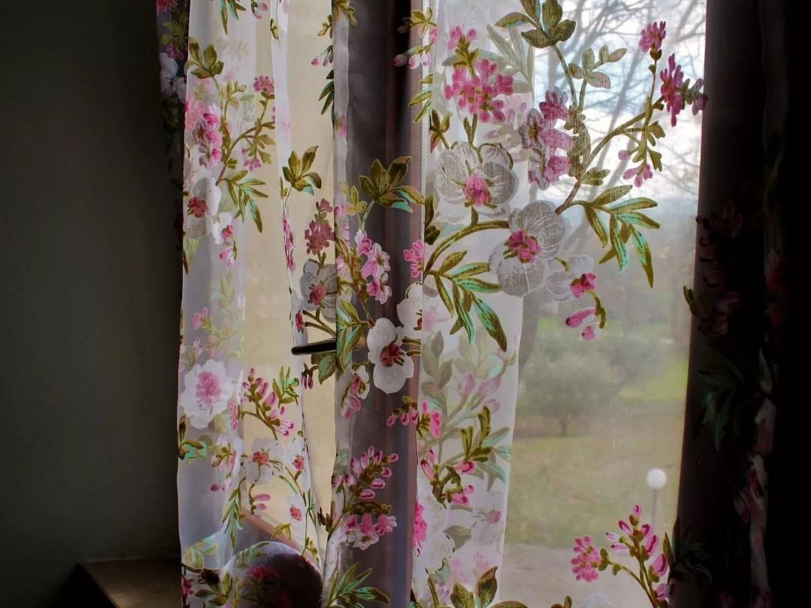 In der Gegend zwischen Meer und Berghang-Binnen