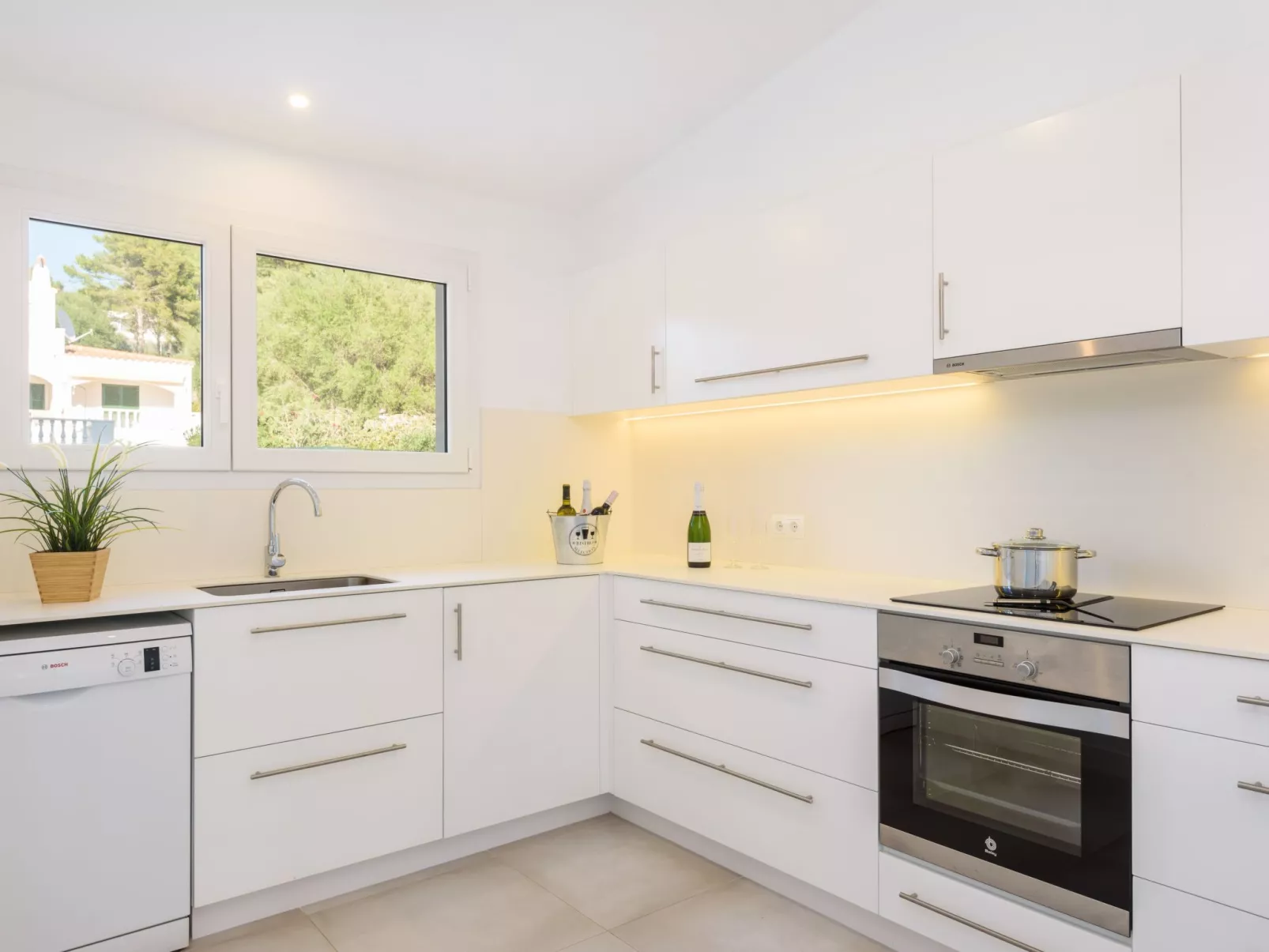 Villa Lucia mit Meerblick und Pool in Santo Tomas