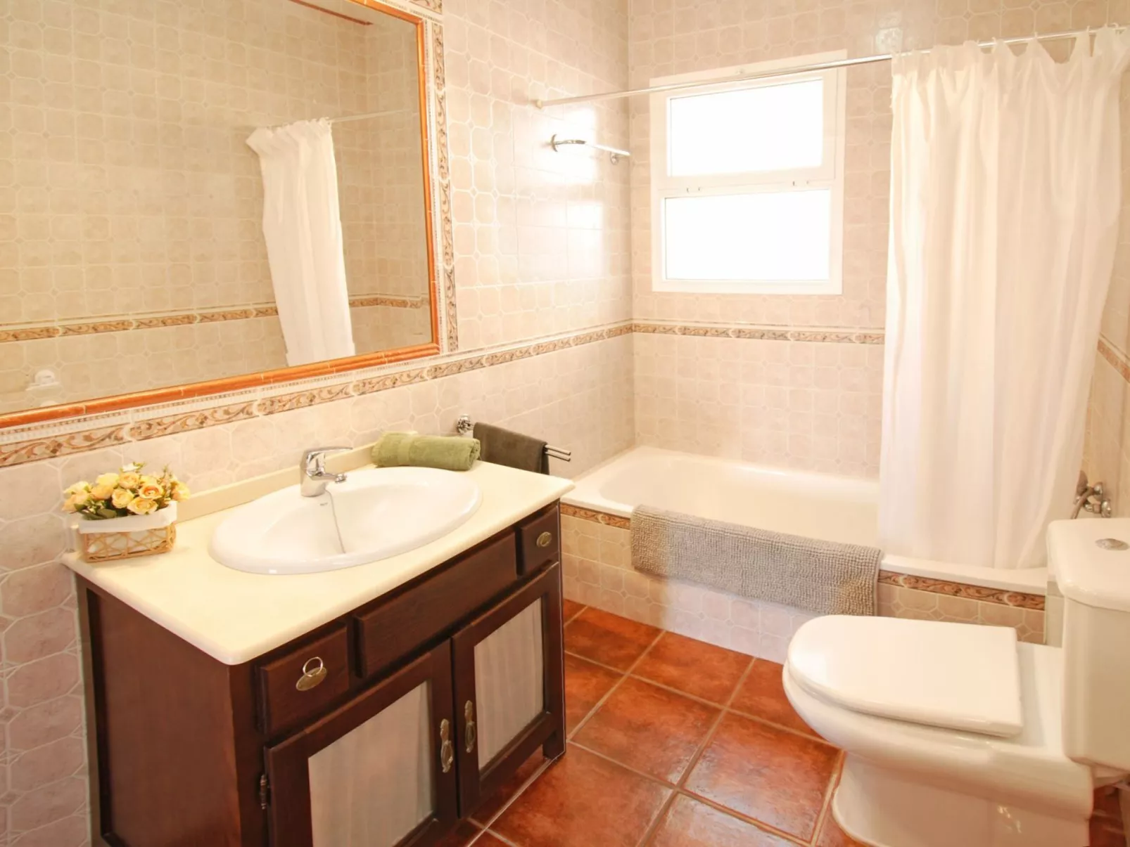 Ganzes Haus in Comares mit abschließbarem Parkplatz-Binnen