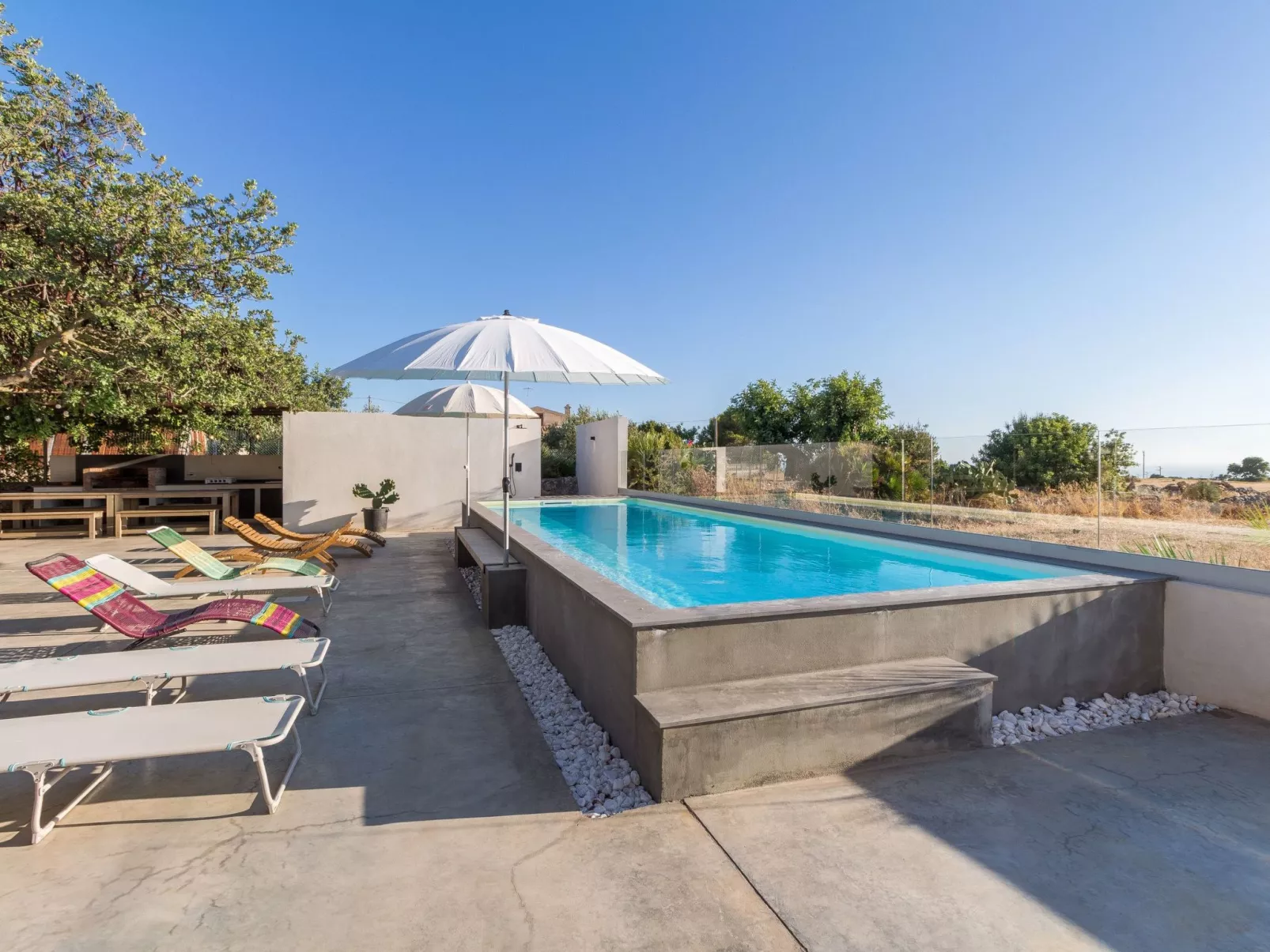 Demetra, moderne Villa mit Pool und Meerblick