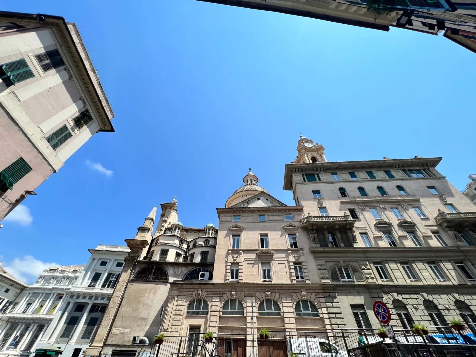 'Doge Antonino' mit Wi-Fi-Buiten