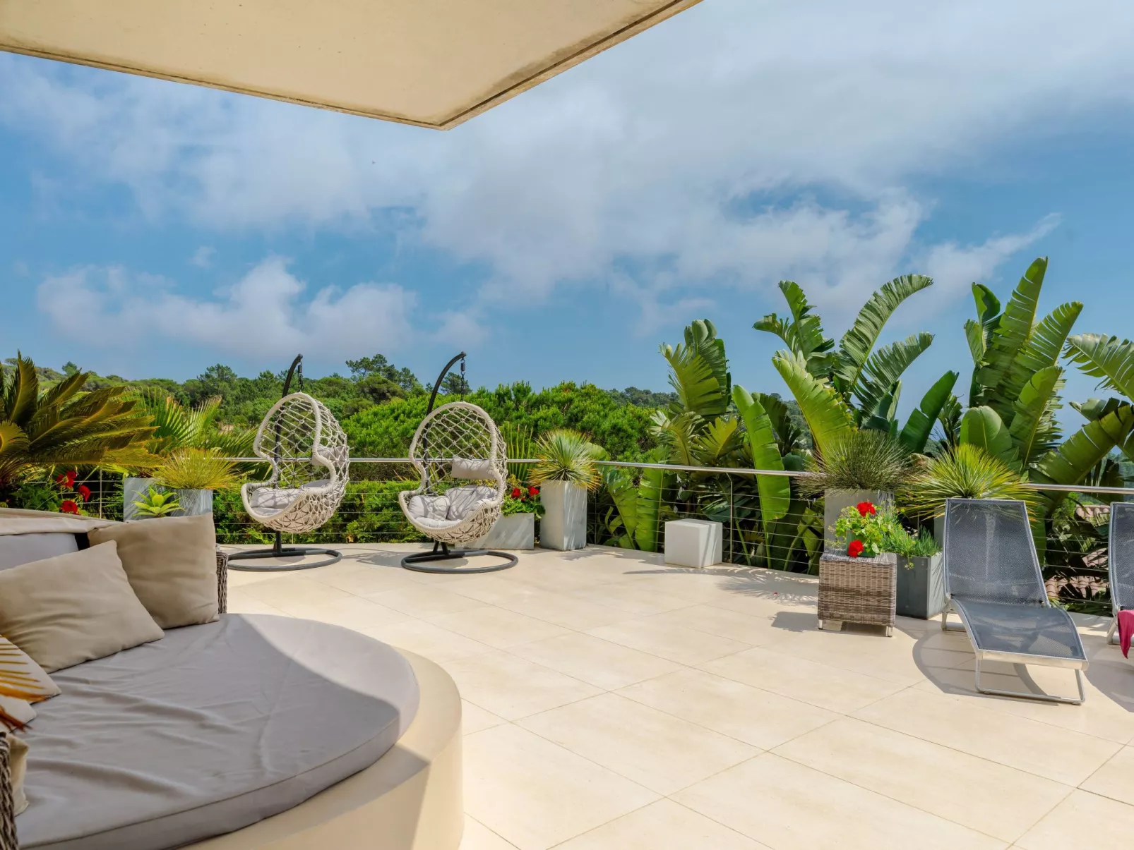 Luxuriöse Villa mit fantastischem Meerblick und Pool-Buiten