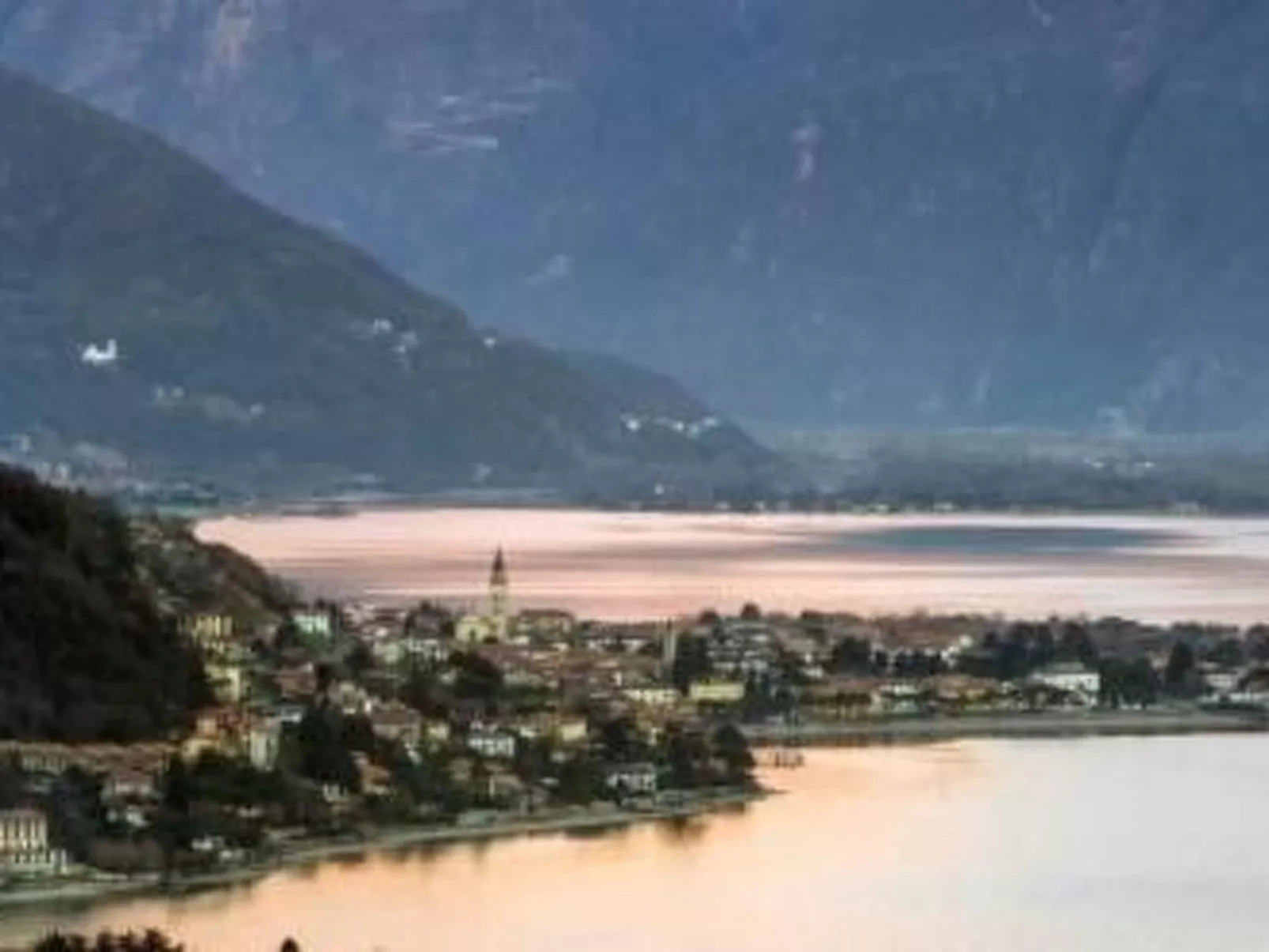 Zwei-Zimmer-Wohnung mit Parkplatz in der Nähe des Strandes