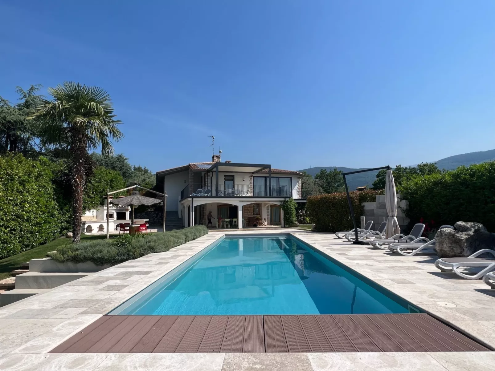 Villa am Gardasee mit großem Pool und Garten-Buiten