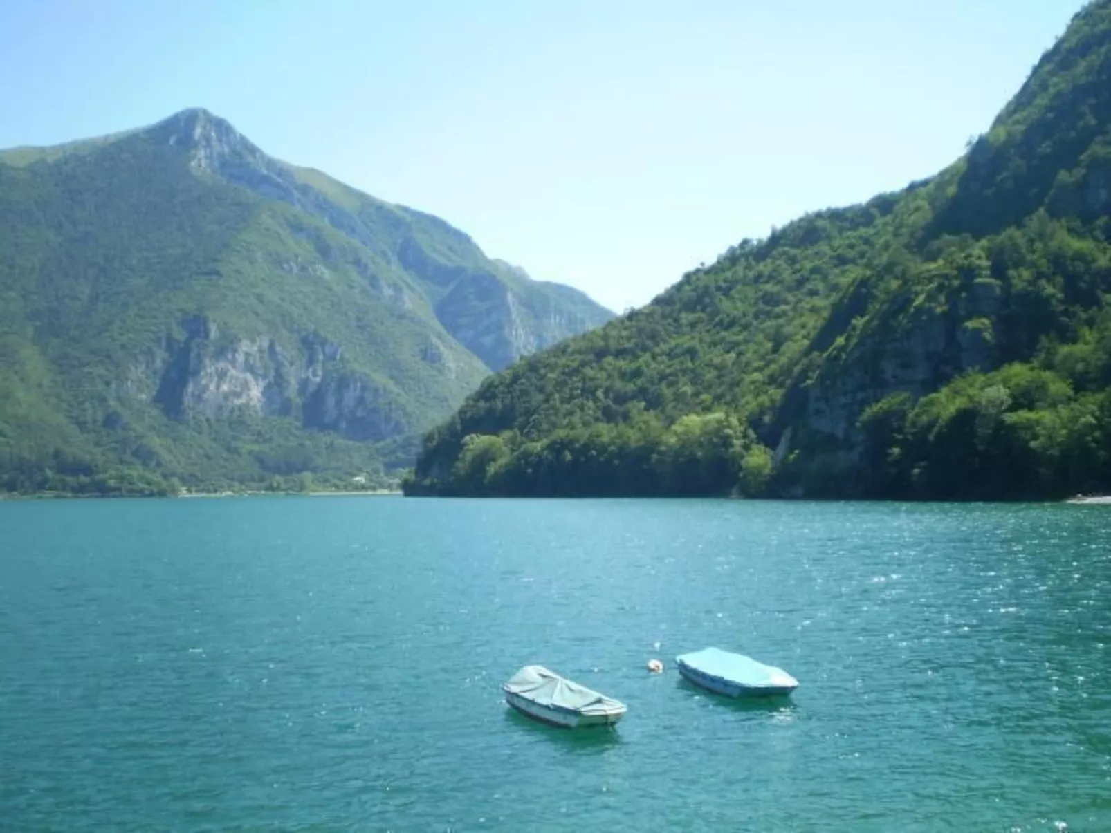 Freistehendes Haus mit Veranda mit Seeblick