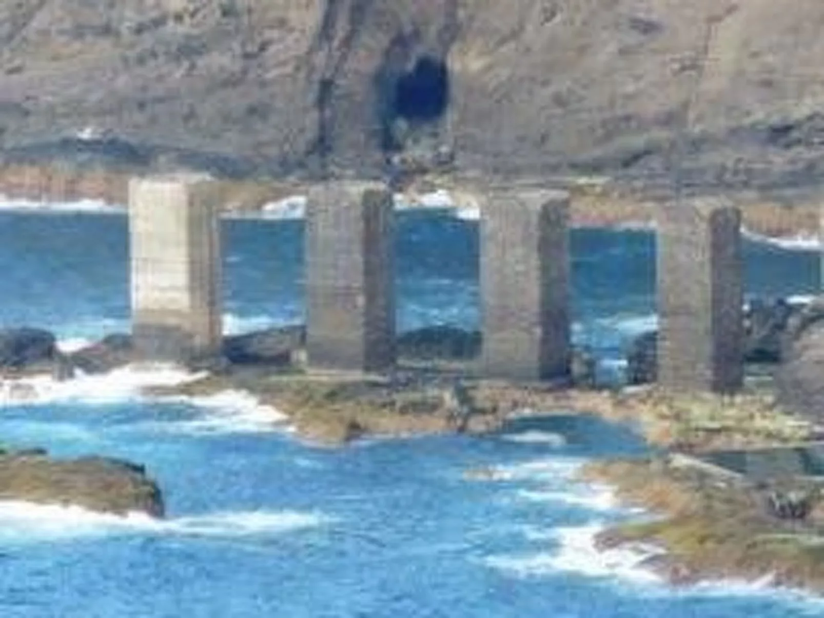 Ländliches Haus mit herrlichem Blick auf das Meer und das Tal.
