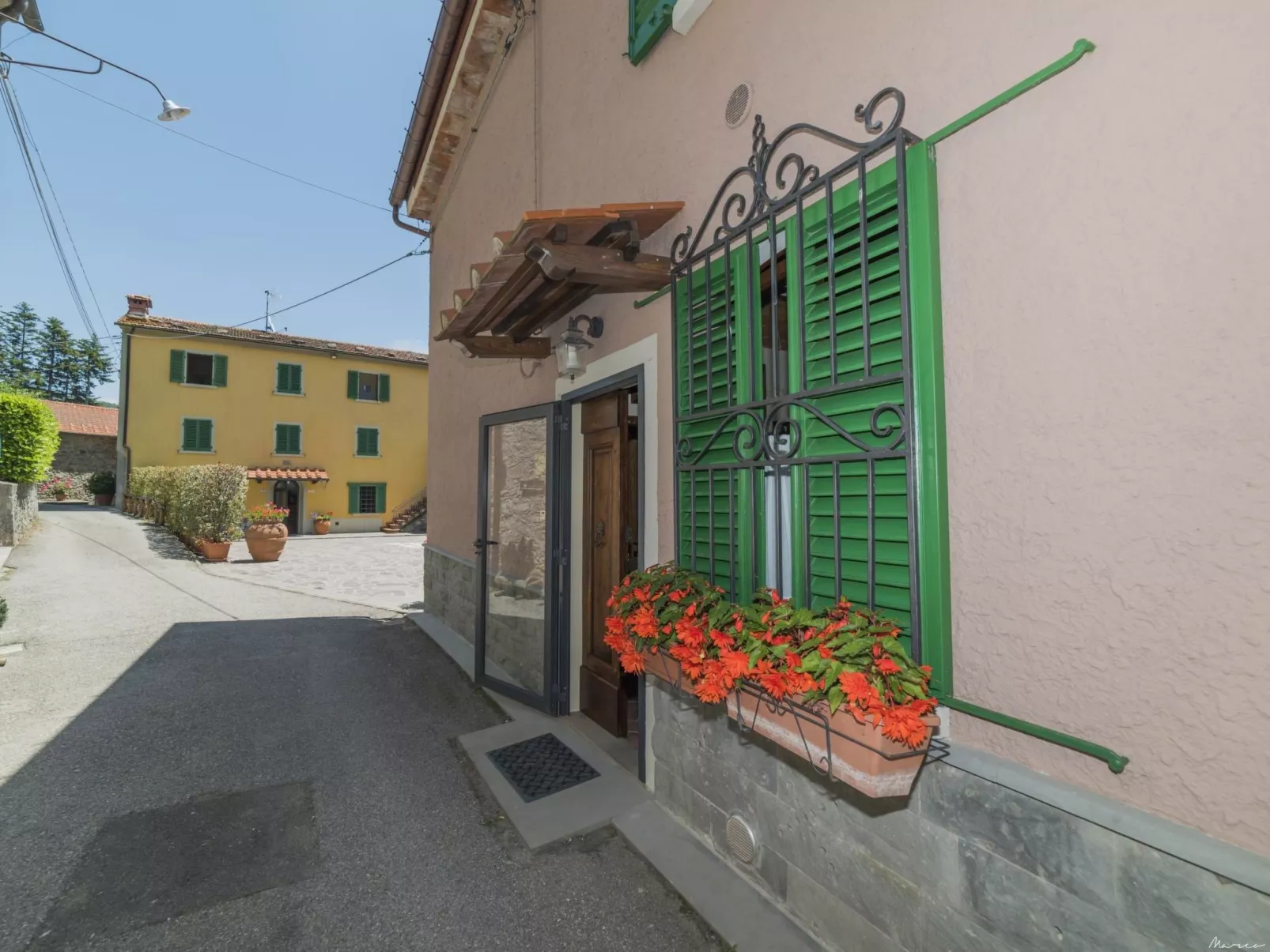 In ruhiger Lage-Buiten