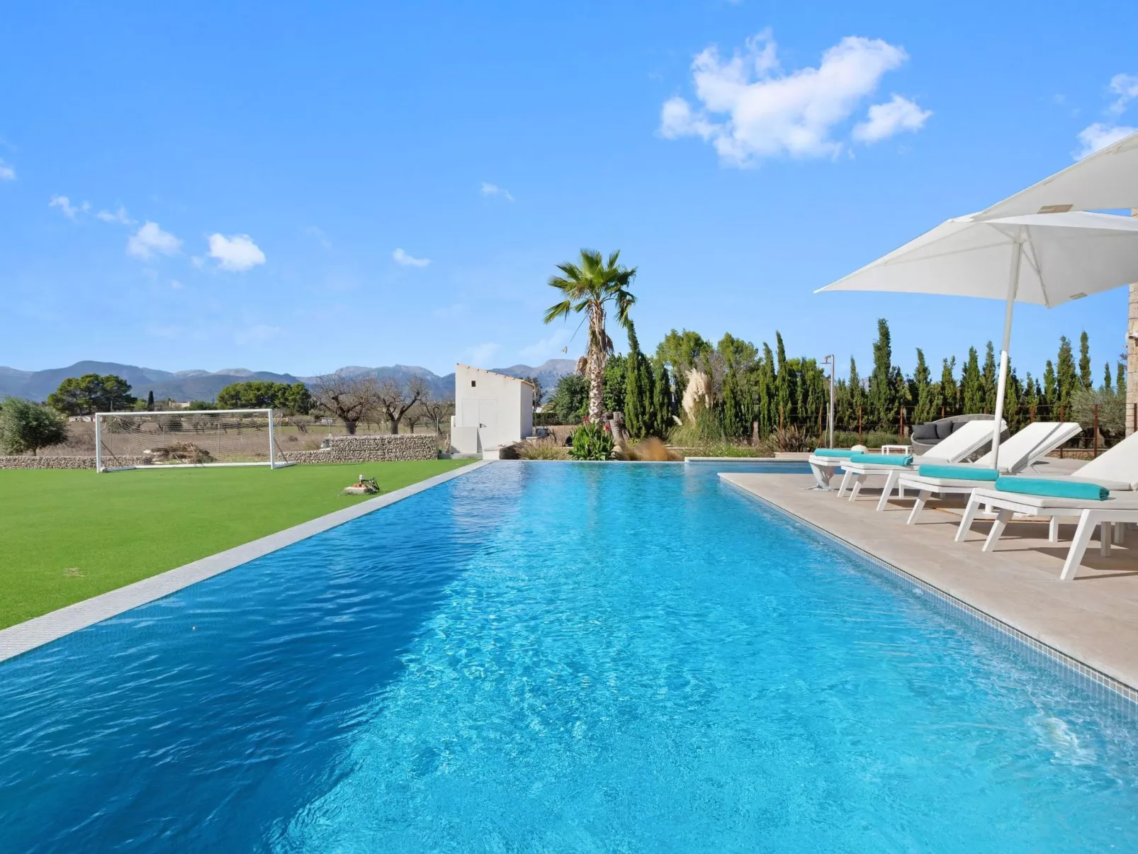 Luxuriöse Villa mit beheiztem Pool für 8 Personen-Image-tags.info