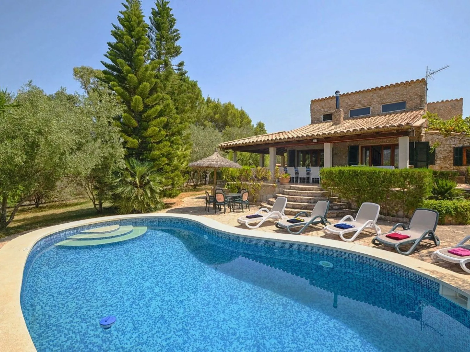 Villa mit Garten, Grill und Terrasse