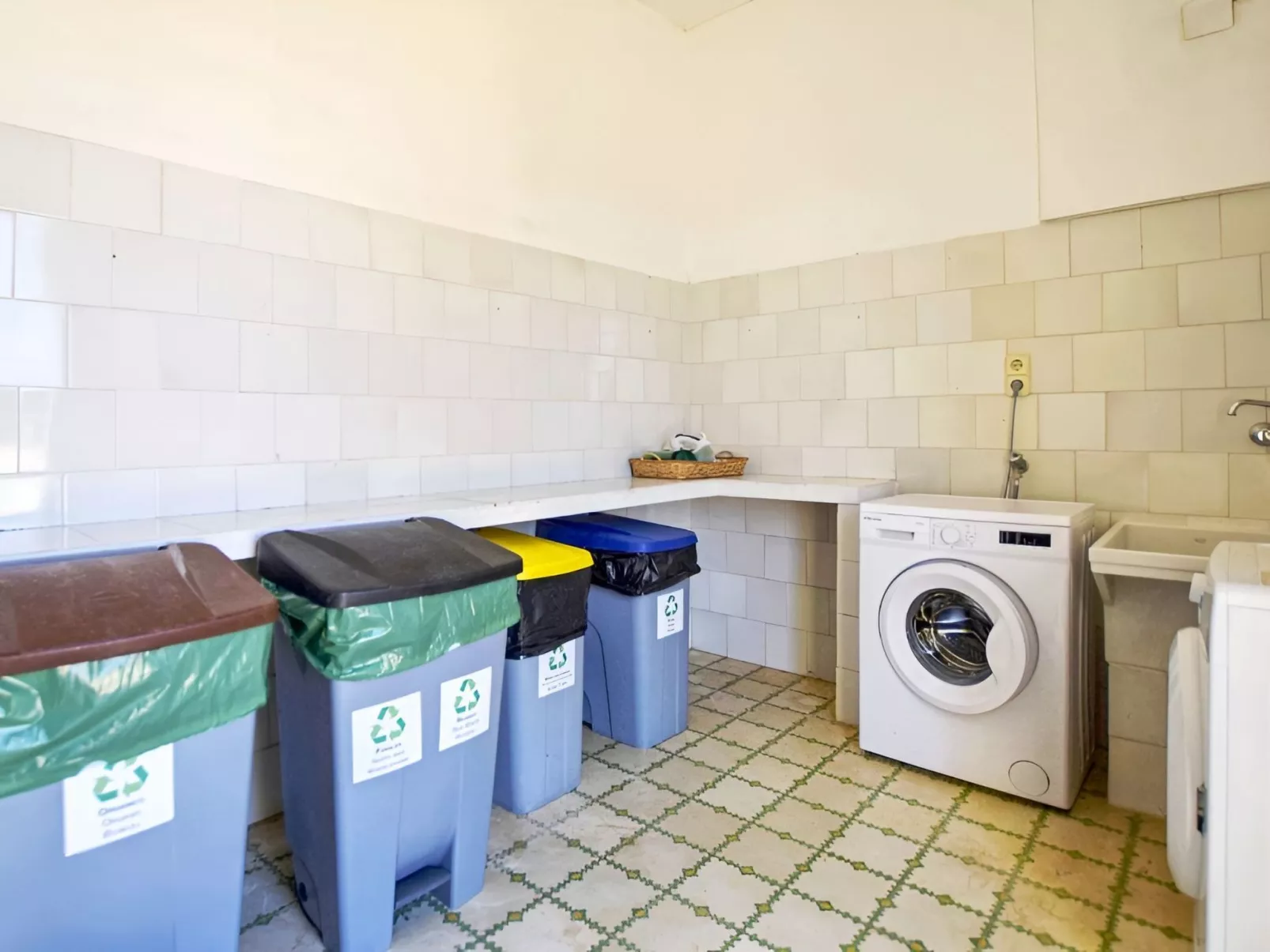 Großes Landhaus mit Schwimmbad in Meeresnähe-Image-tags.info