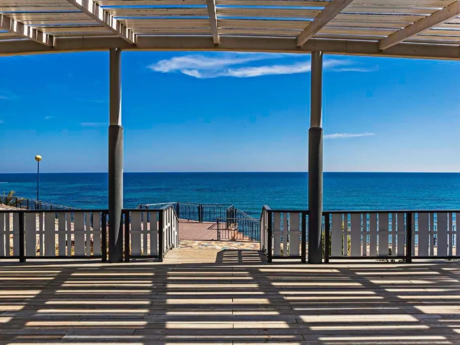 "Blue" mit Schwimmbad-Buiten