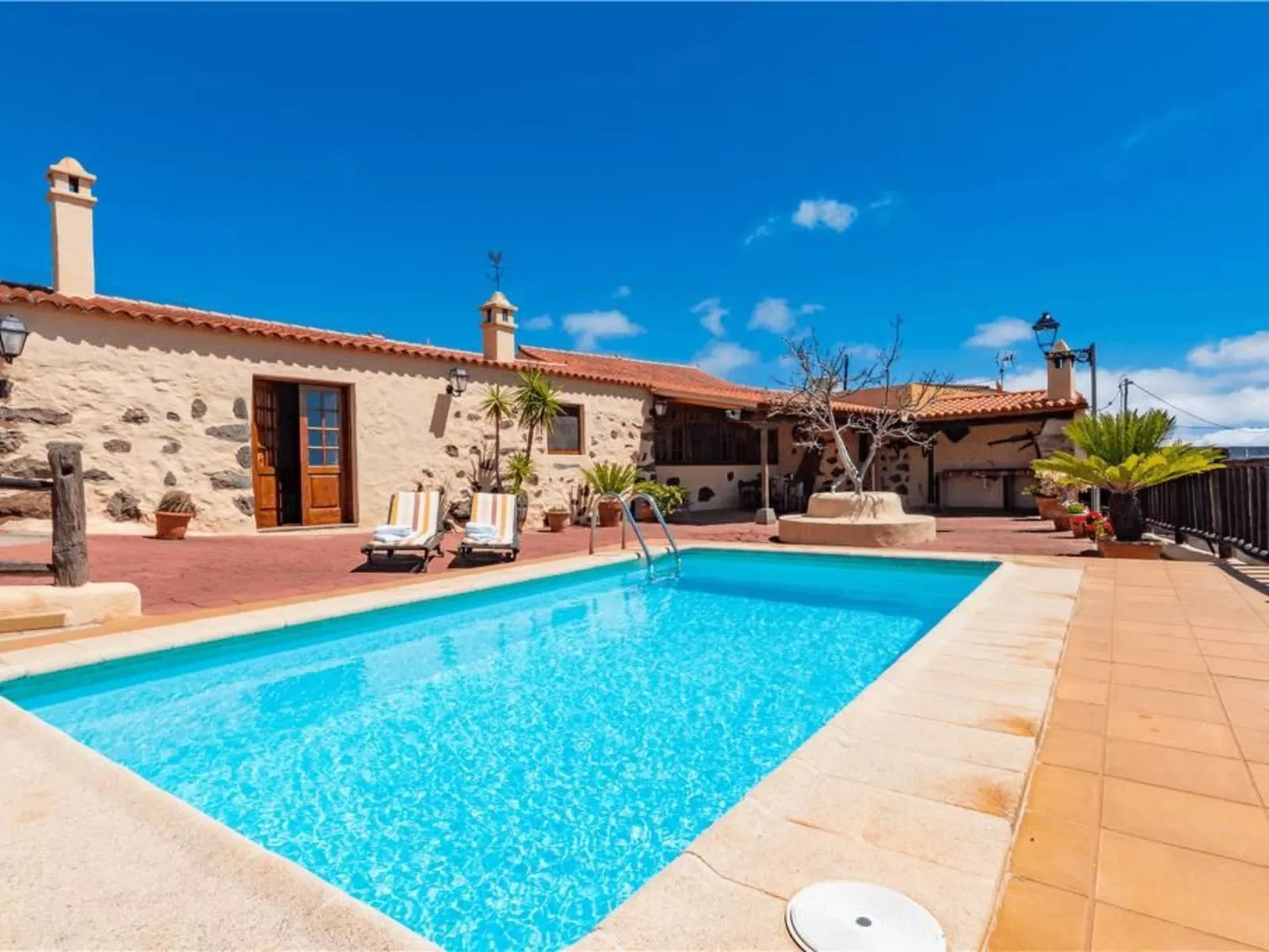 Kanarische Finca mit Pool und herrlicher Aussicht-Buiten