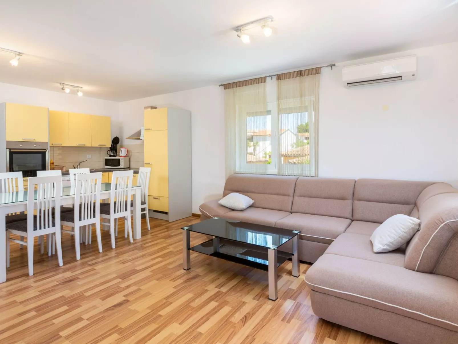 Wohnung "Dragan" mit Balkon