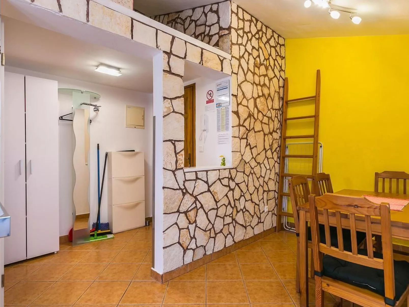 "Borka Kapovica" mit Balkon