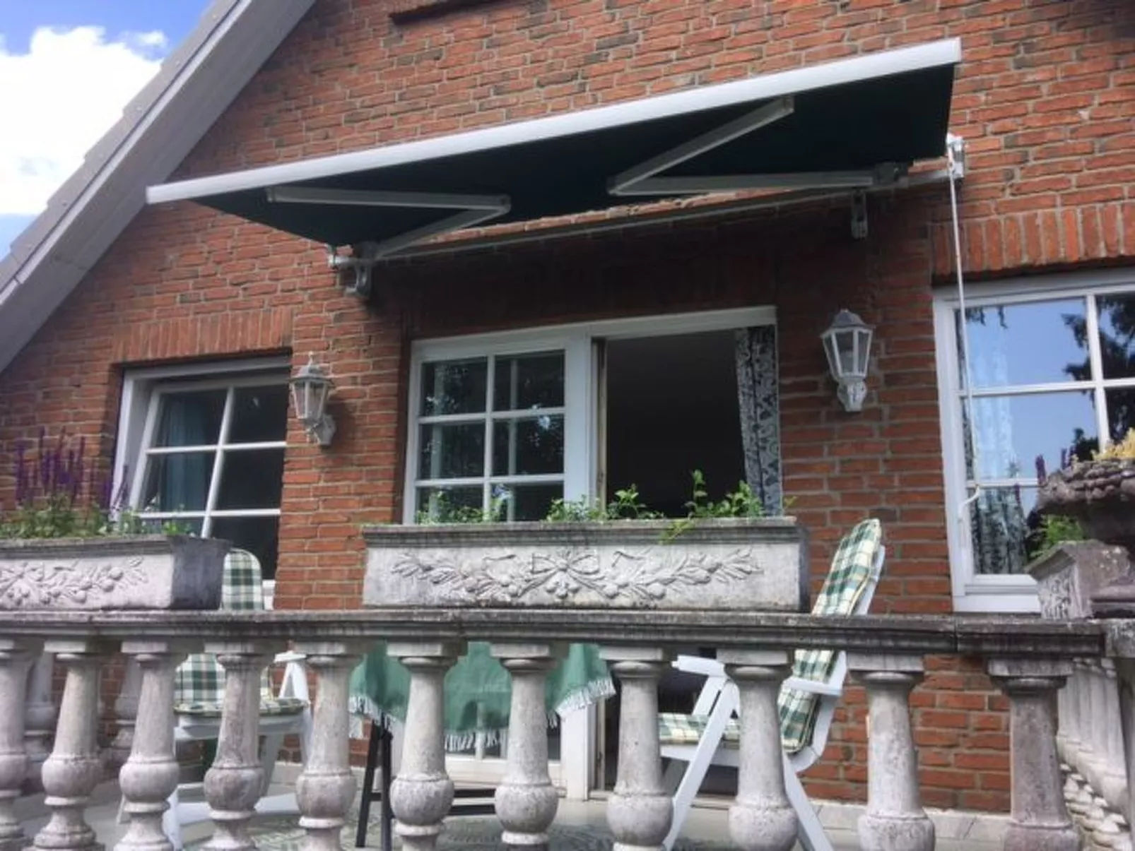 Modernisierte Ferienwohnung mit Balkon-Buiten