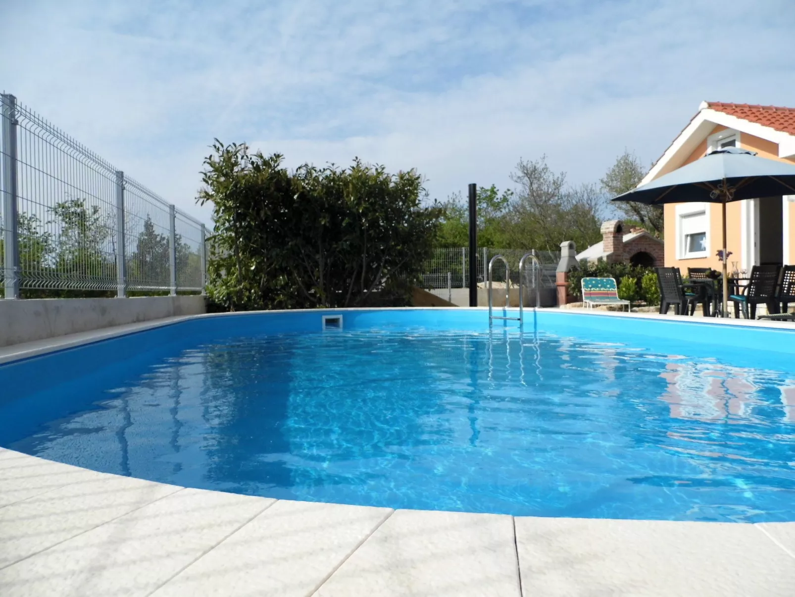 Wunderschöne Ferienwohnung, mit Meerblick und Pool