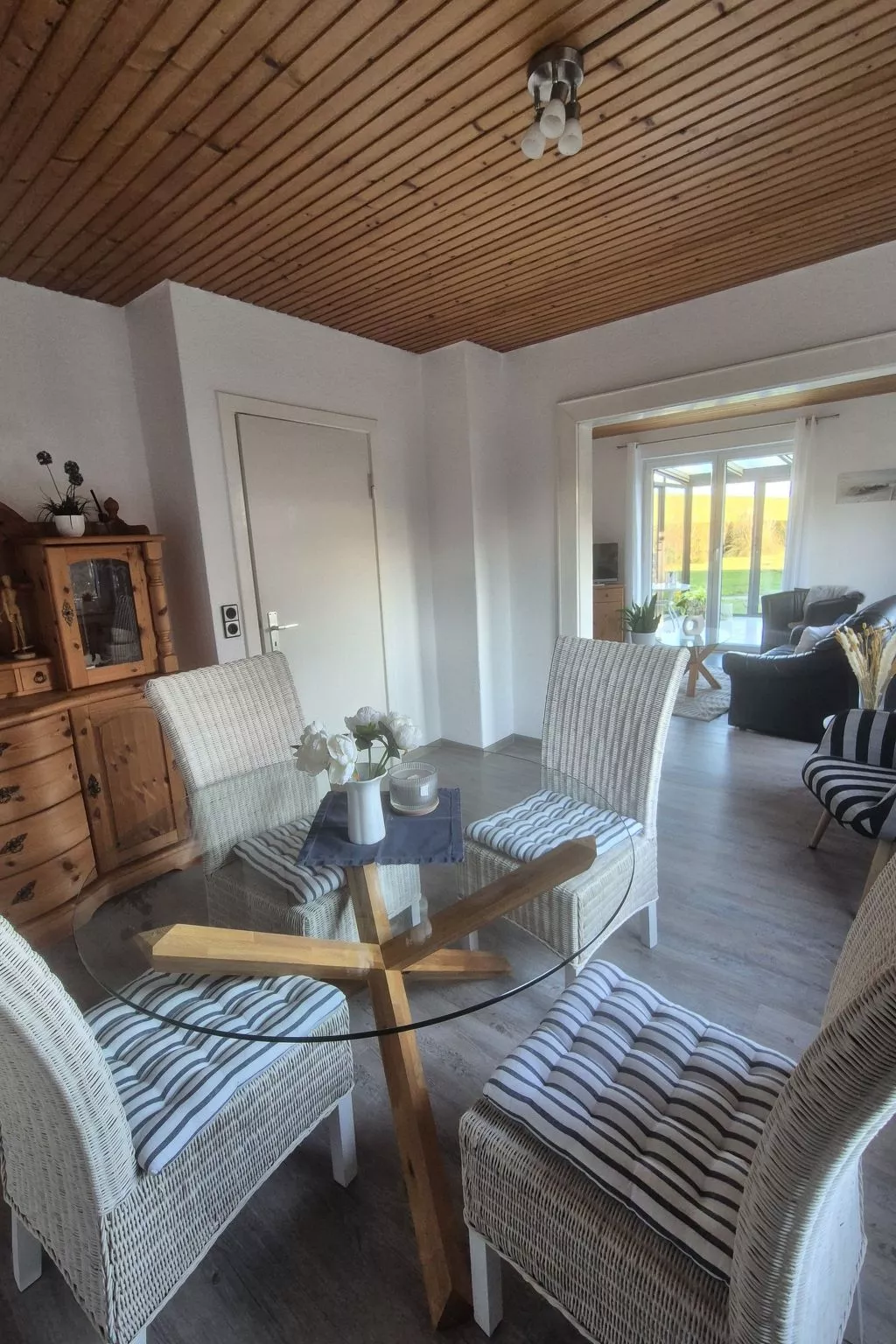 Mit Wintergarten und Garten am Deich