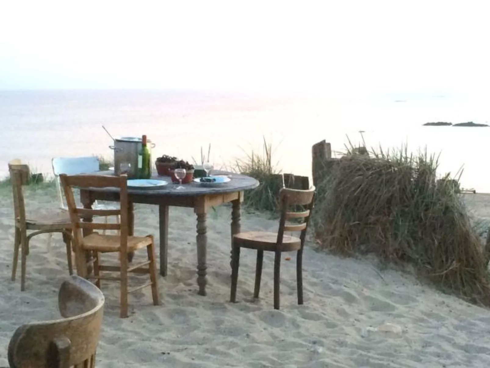 In Sourdeval Les Bois mit Garten-Buiten