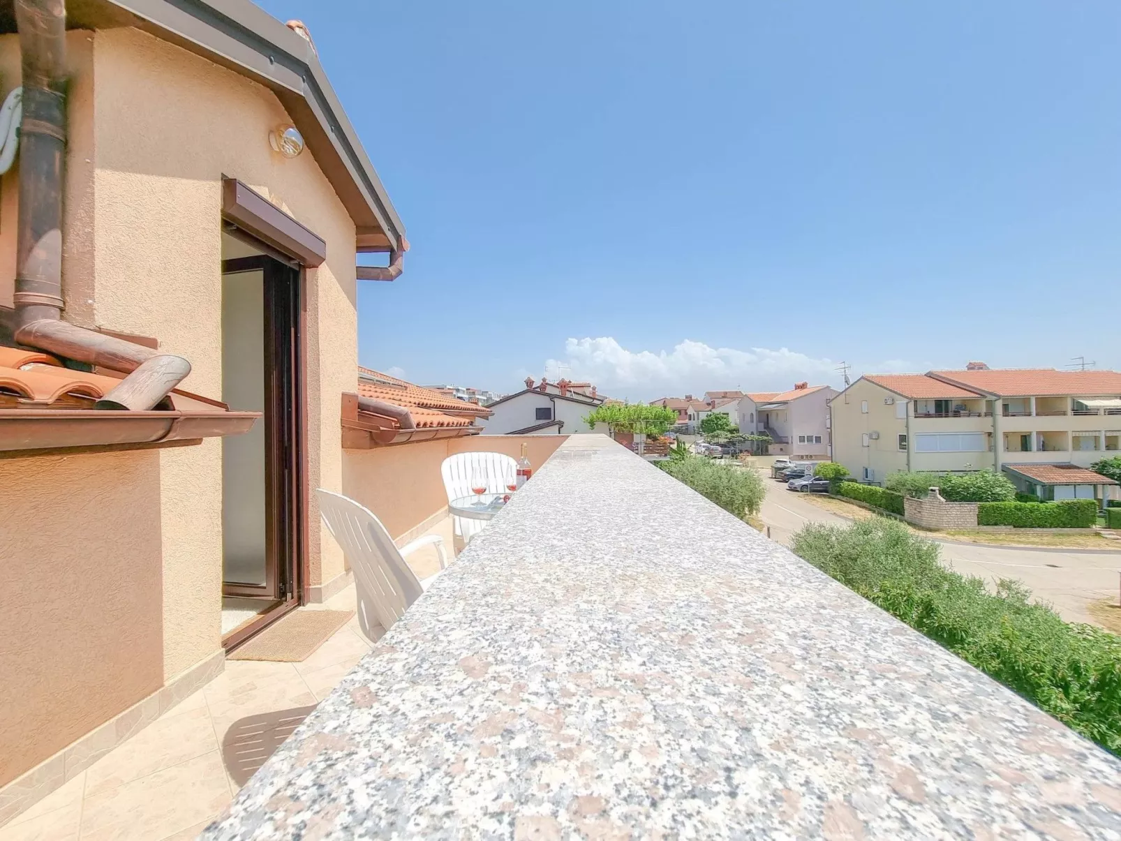 "Nina" mit Blick auf das Wasser-Buiten