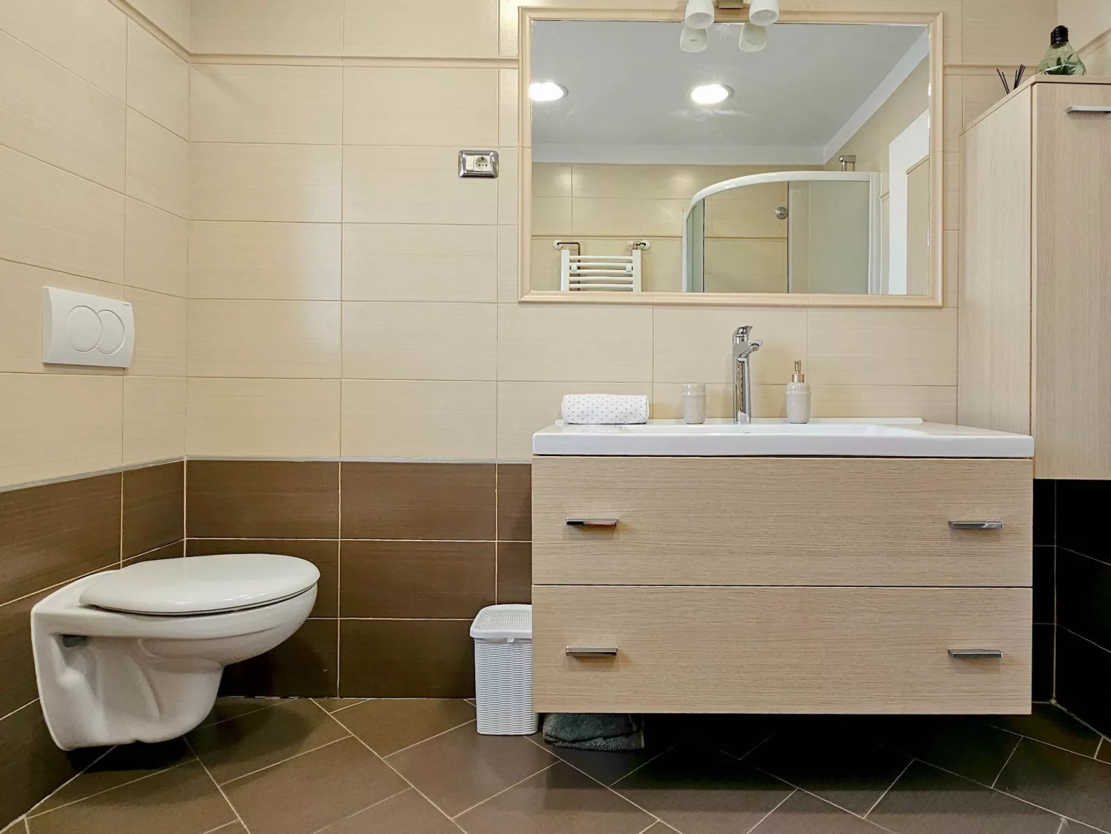 "Ines A5" mit Balkon-Binnen