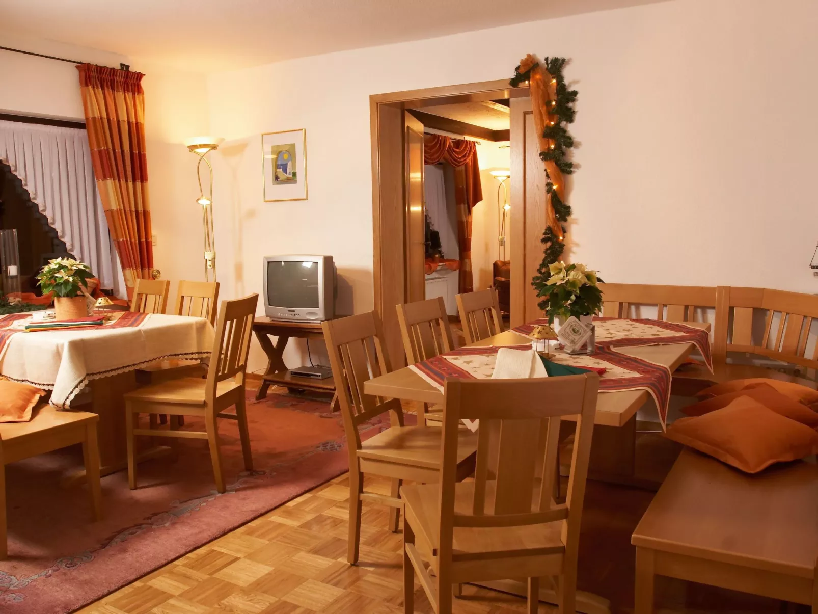 Für 11 Personen und 1 Kind