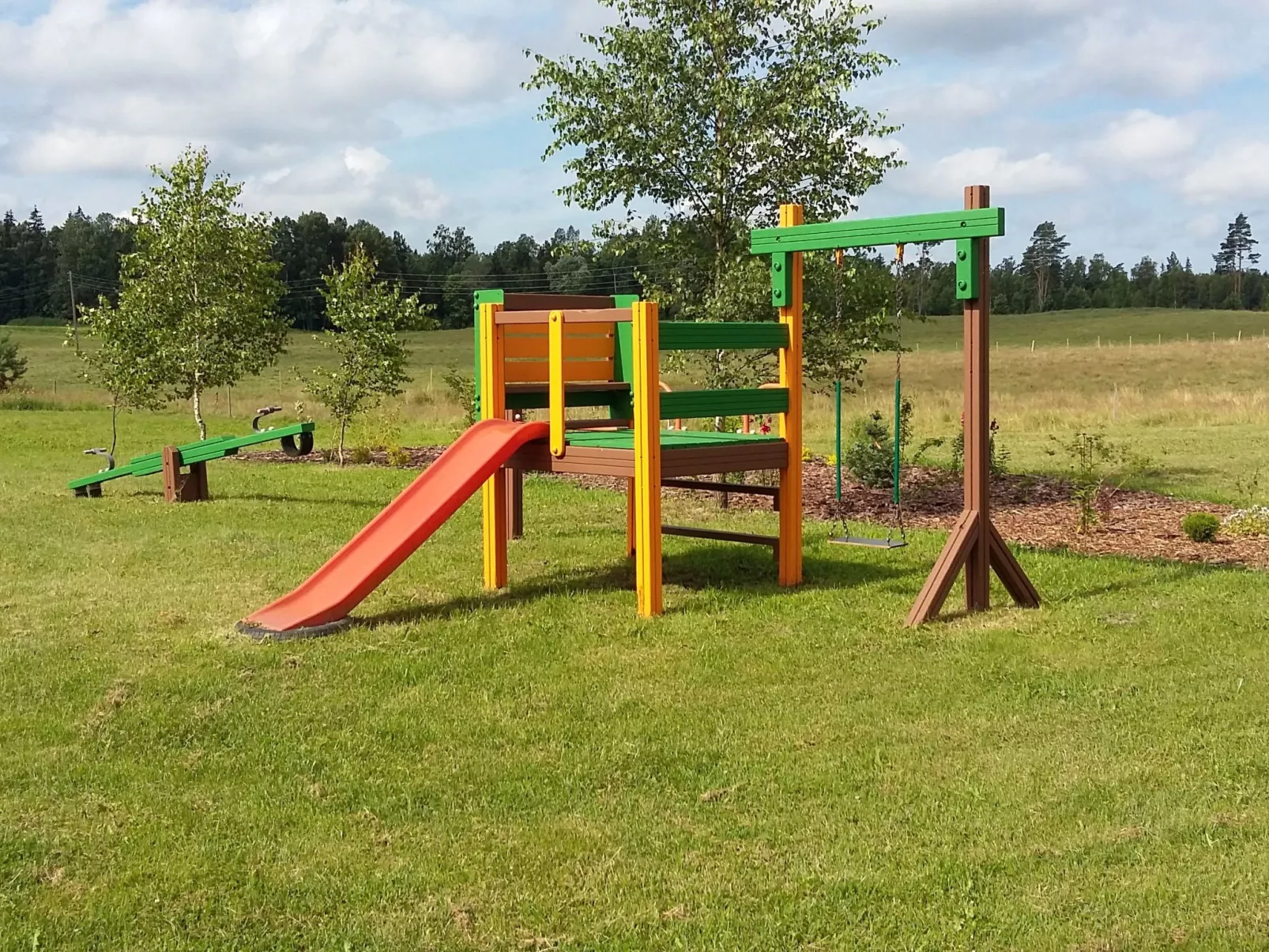 Fuchsbau in Waldnähe-Buiten