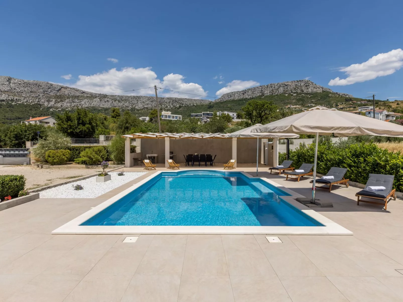 Villa Melki mit großem Privatpool-Buiten