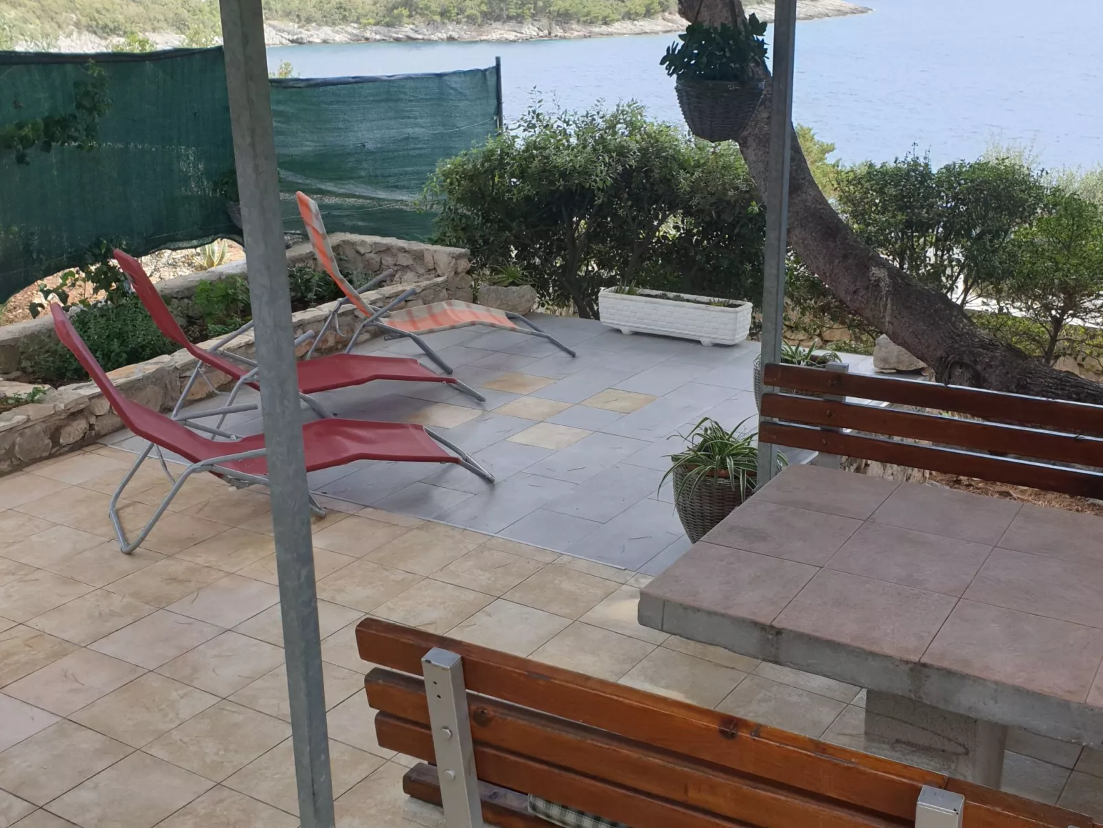 In Maslinica mit Großer Terrasse-Buiten