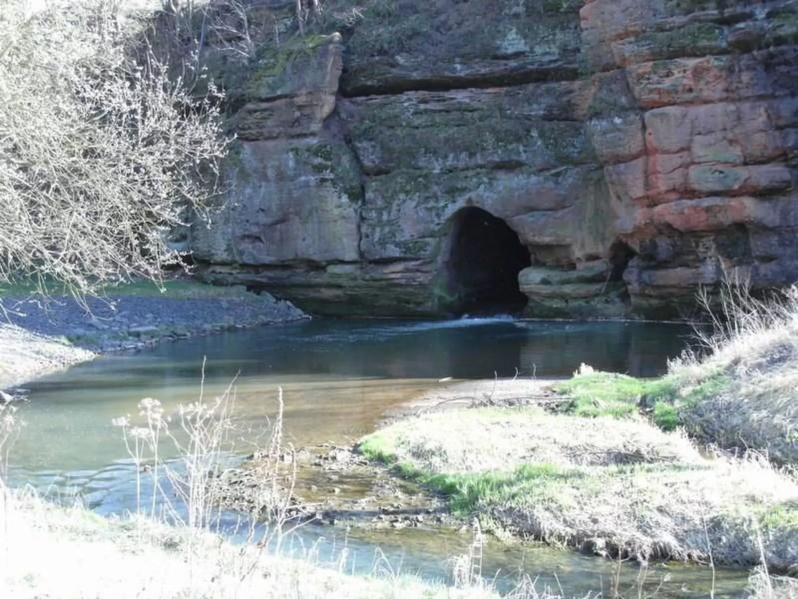 Traditionelles Haus, umgeben von Wäldern in Ralsko