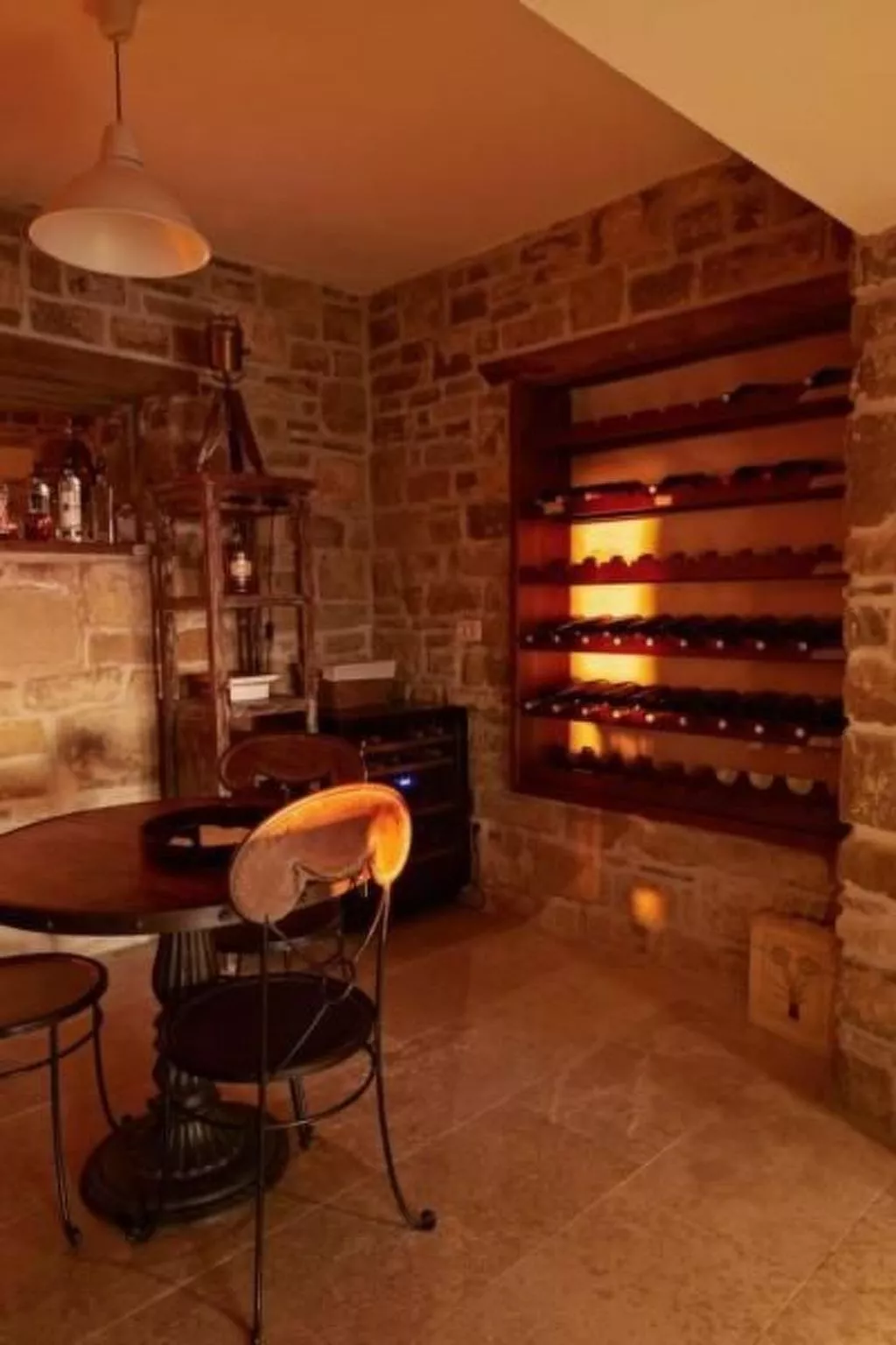 In Kostanjica mit Grill, Terrasse und Garten-Binnen