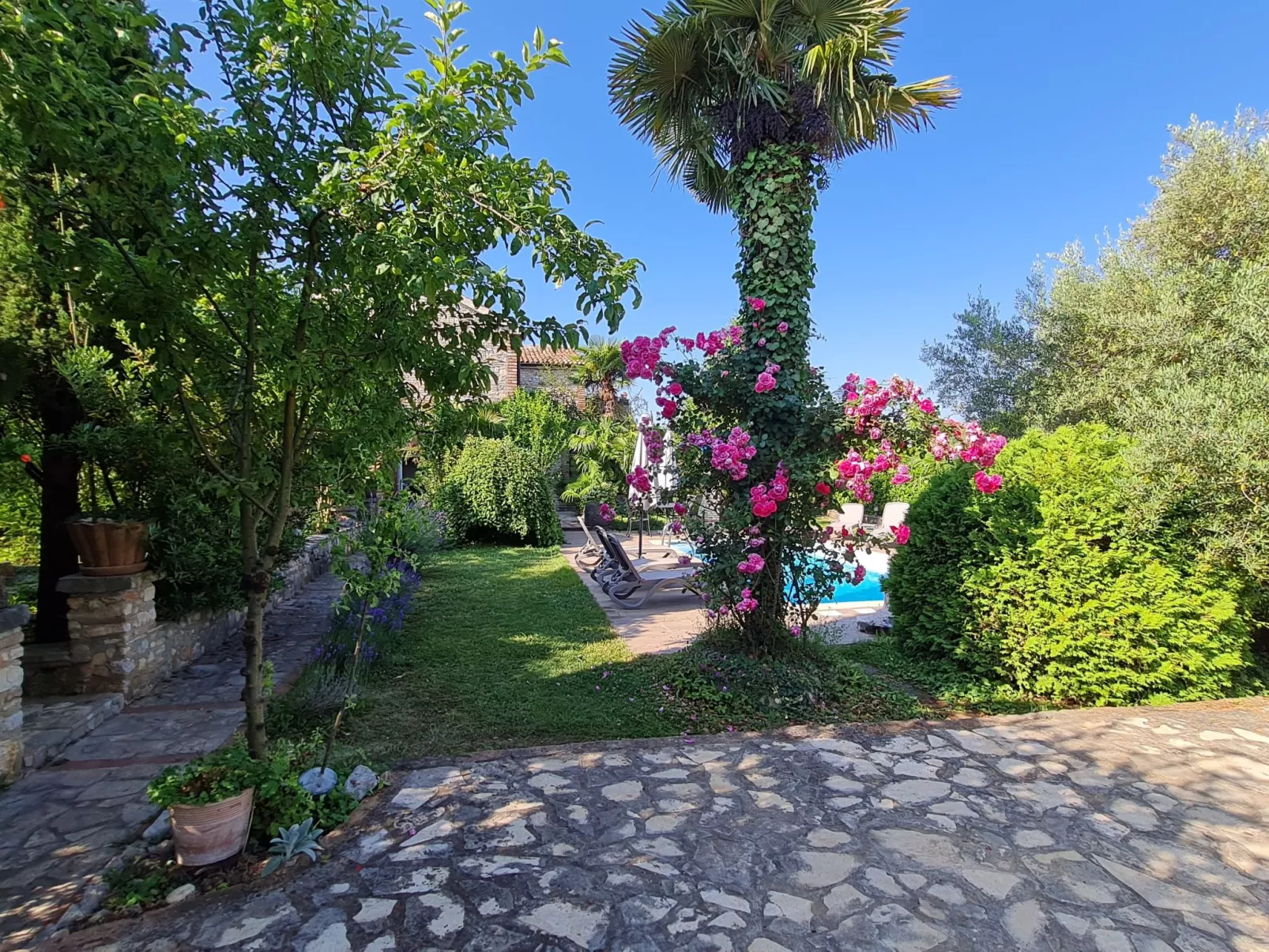 Ferienvilla Lucia mit Pool und eigenem Tennisplatz-Buiten