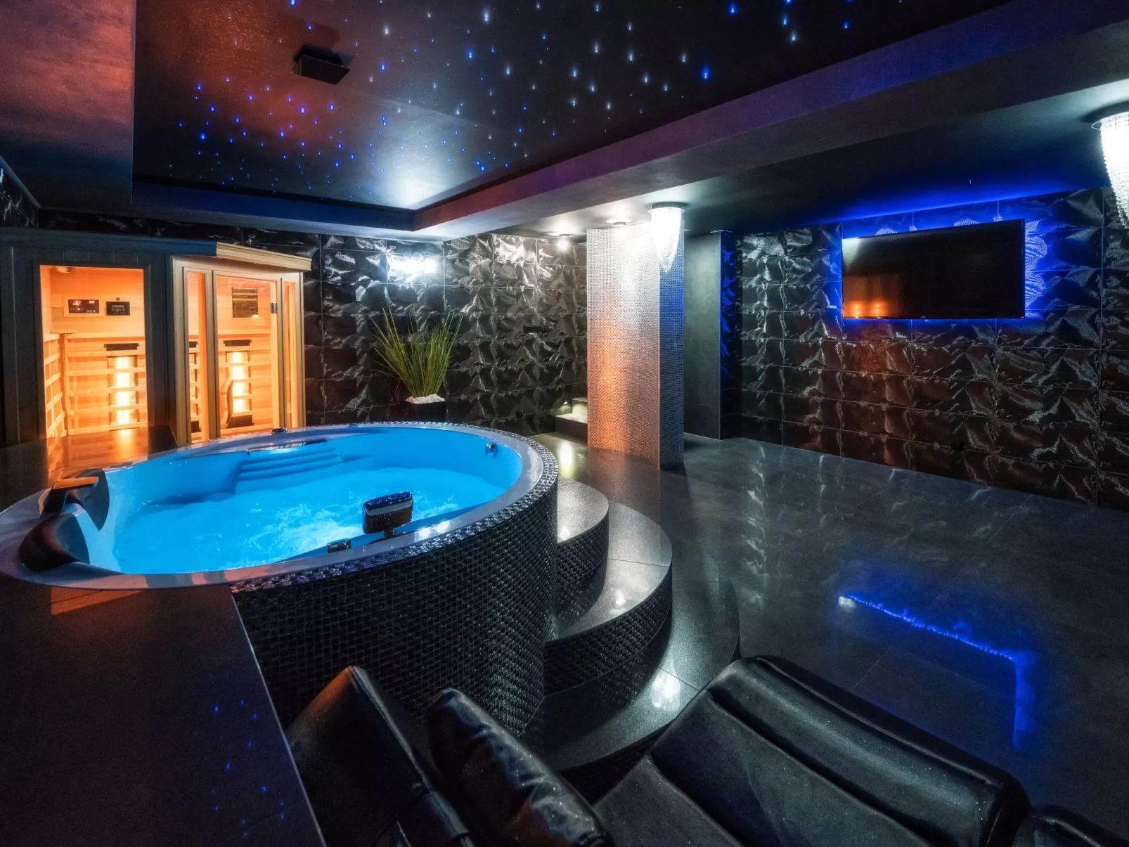 Mit Entspannung im Jacuzzi-Binnen