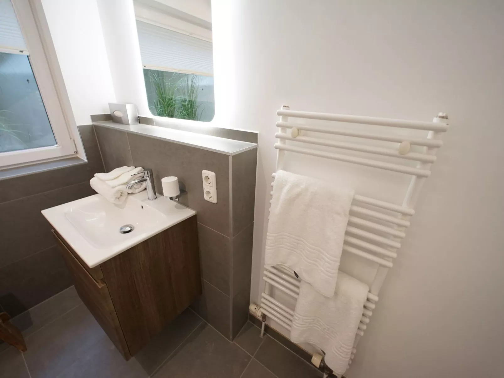 Helle Ferienwohnung mit sonniger Terrasse-Binnen