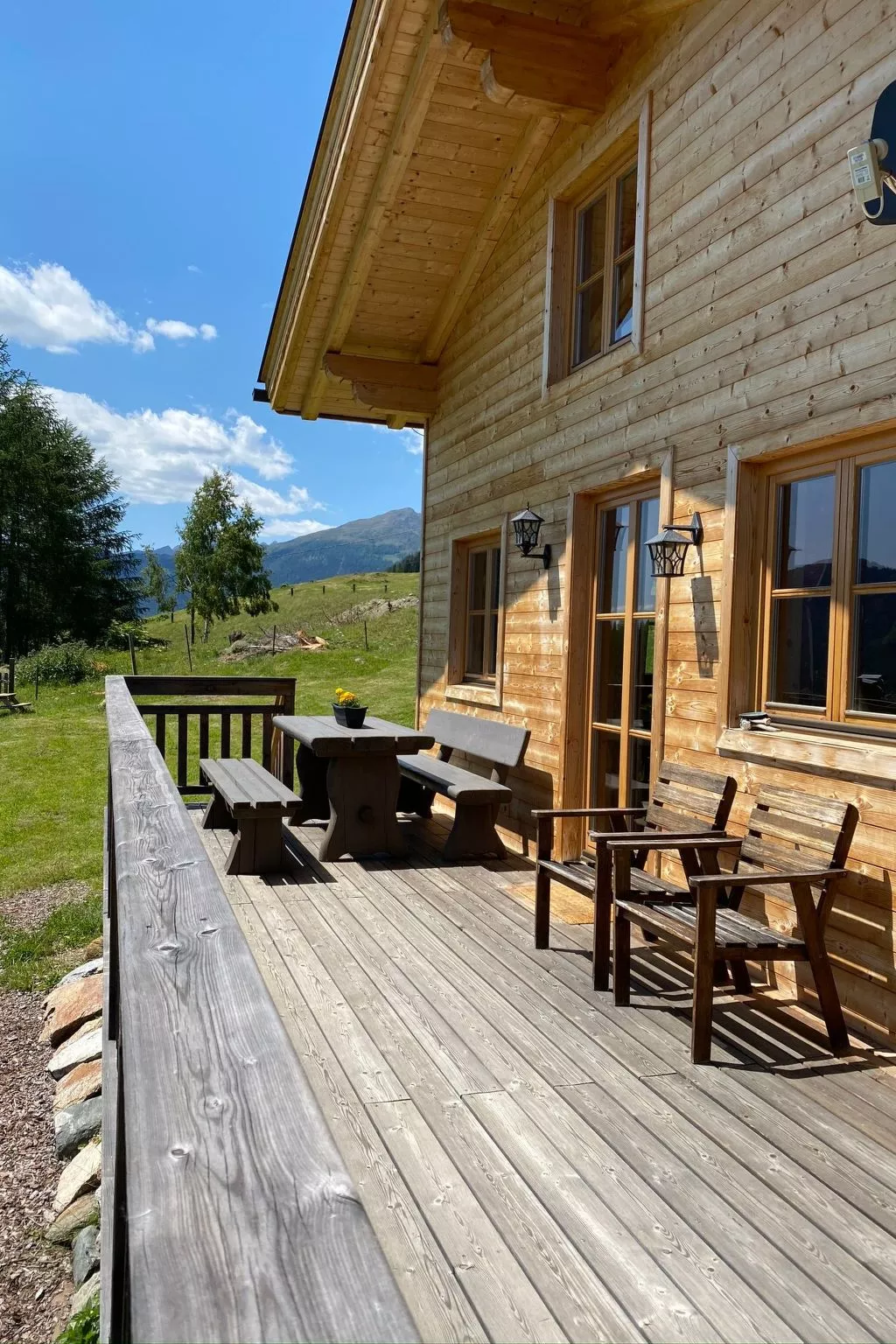 Berghütte mit Blick auf die Berge-Buiten