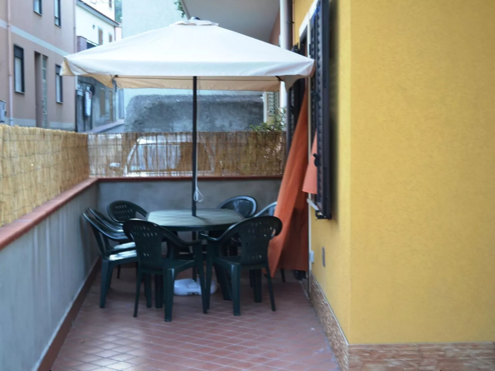 Mit Terrasse, Garten und Grill