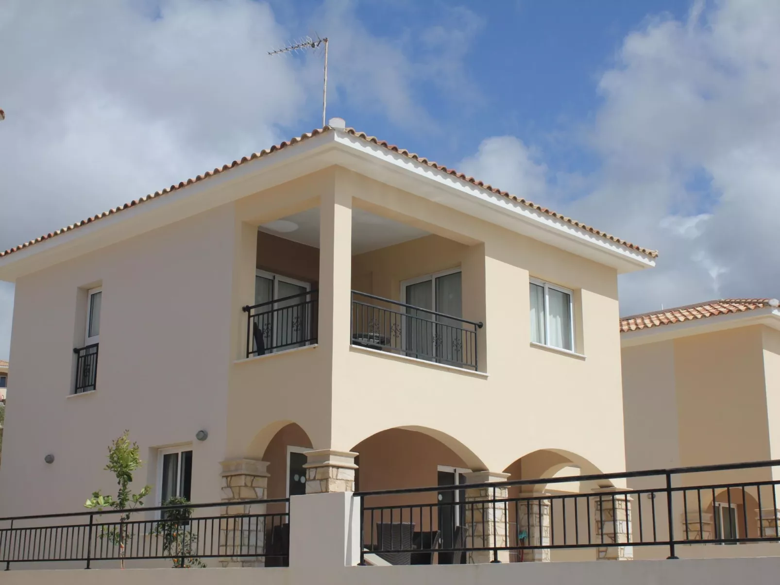 Modernes Ferienhaus mit Pool in Tremithousa