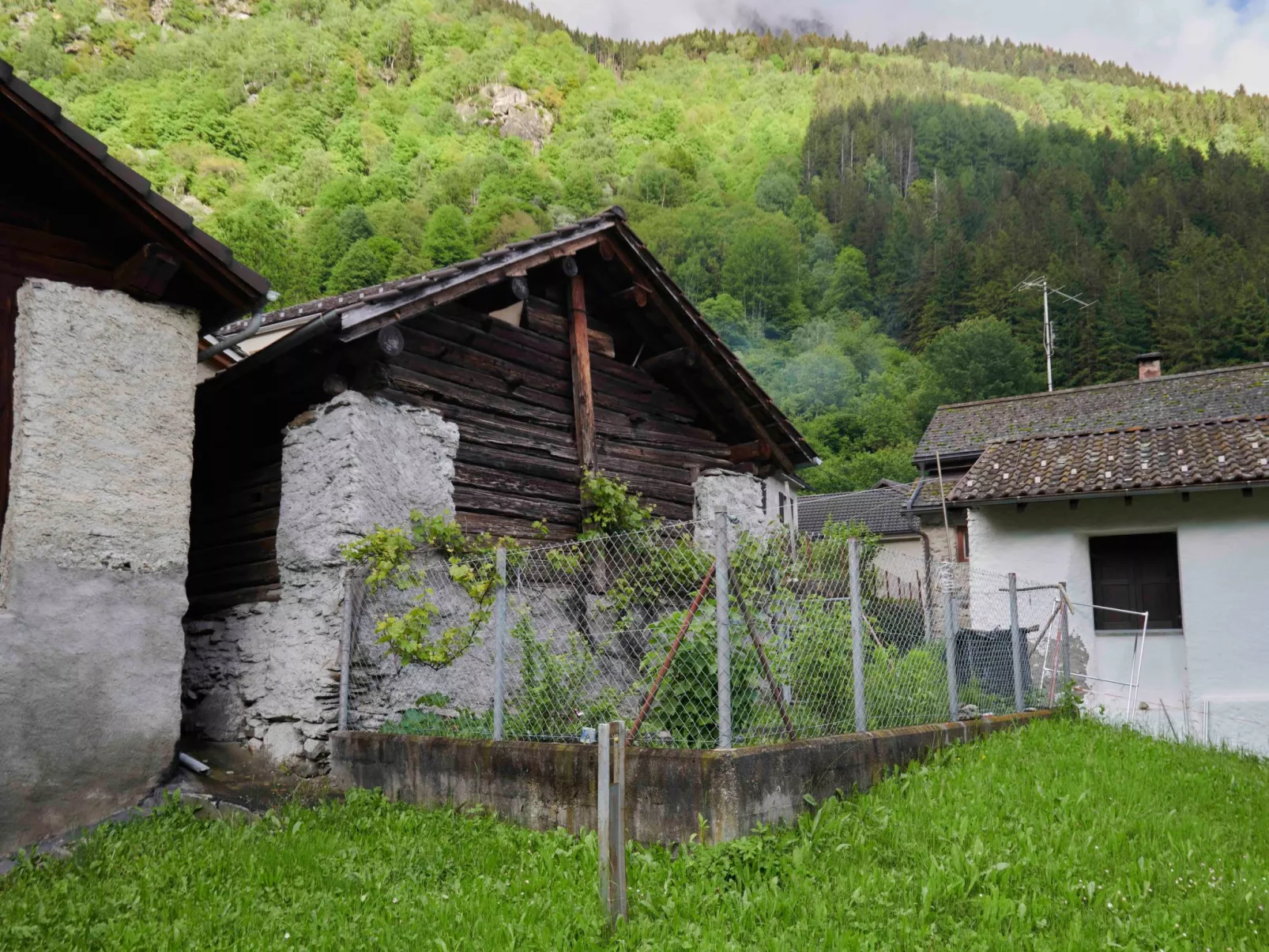 Waterfall House-Buiten