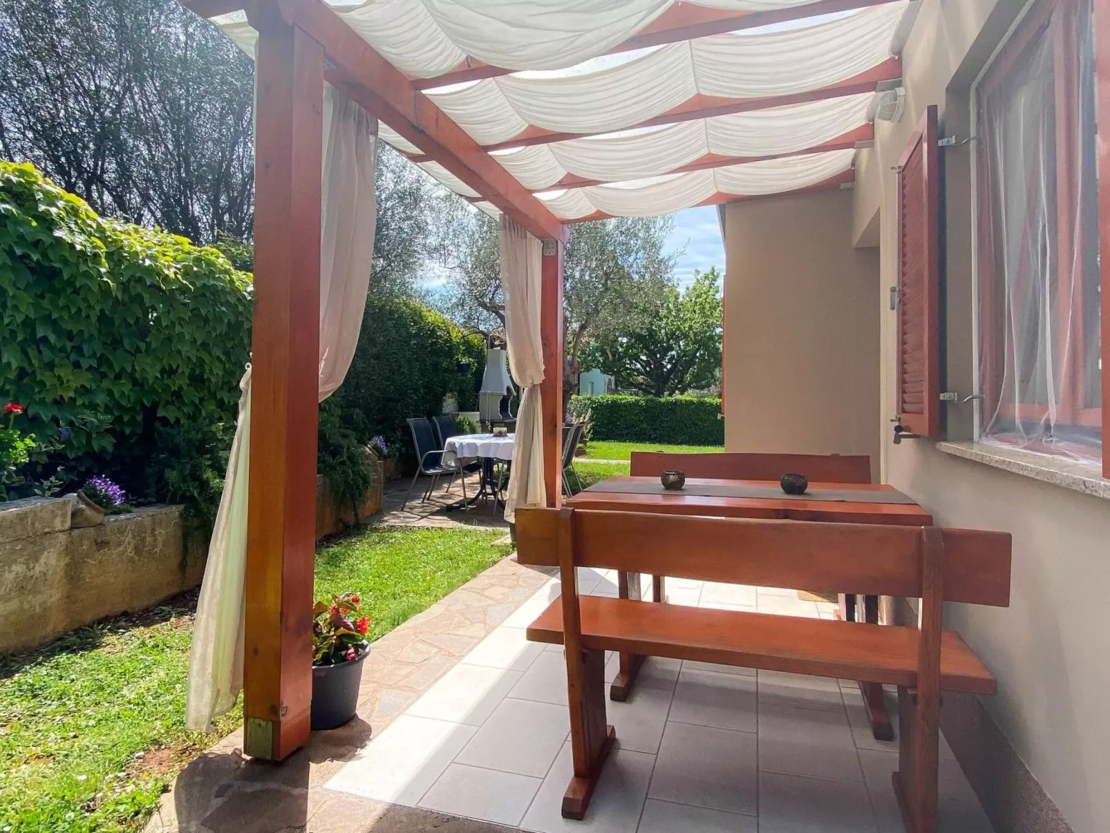 "Timea 2" mit Terrasse-Buiten