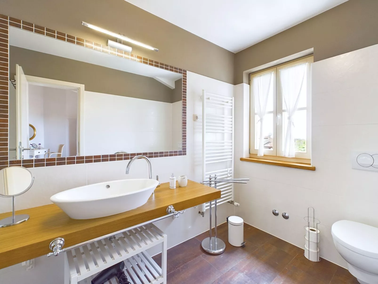 Luxuriöse Villa mit Schwimmbad und großem Garten-Binnen