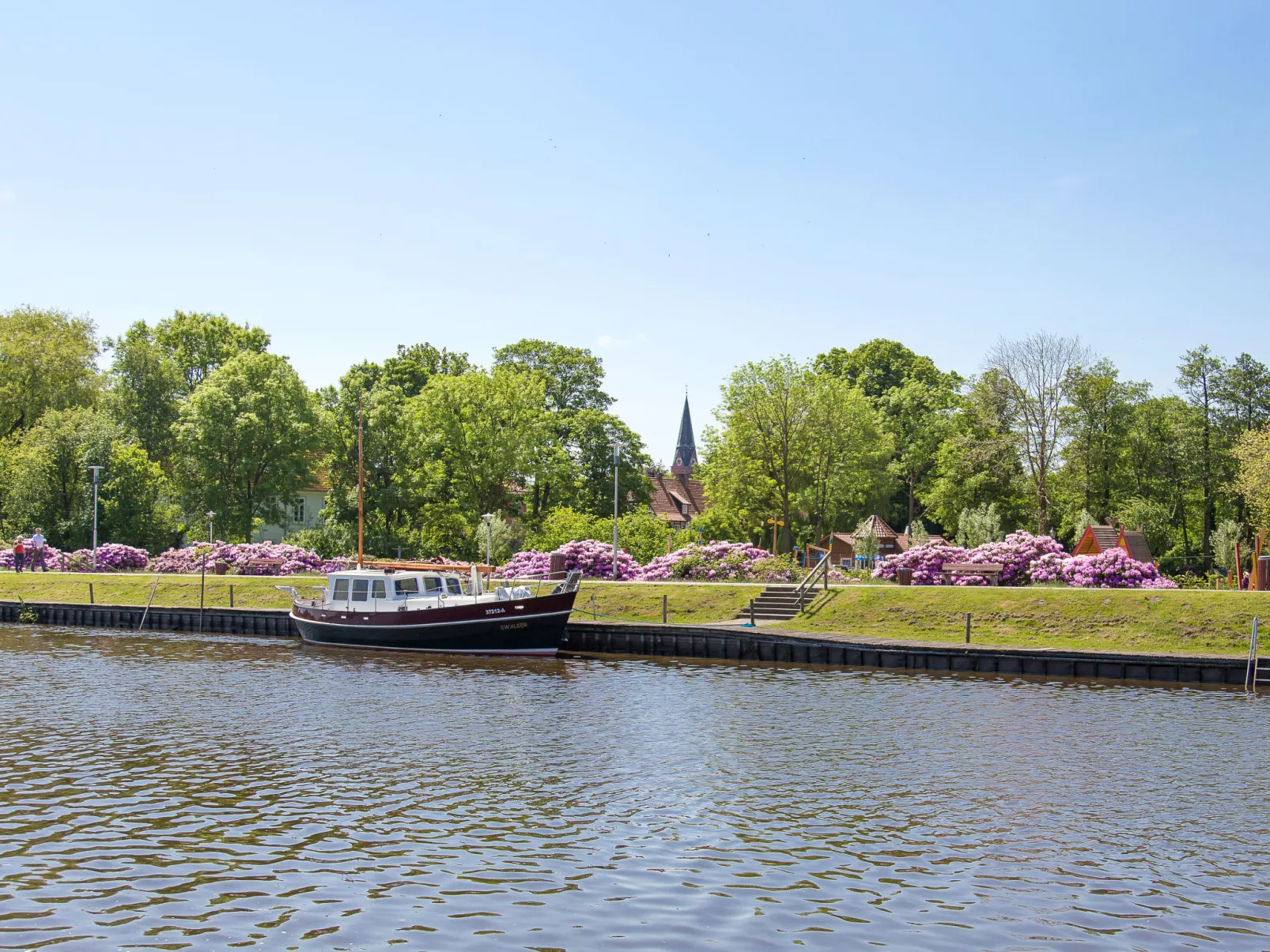 Mit Indoorpool, Garten und Partyraum