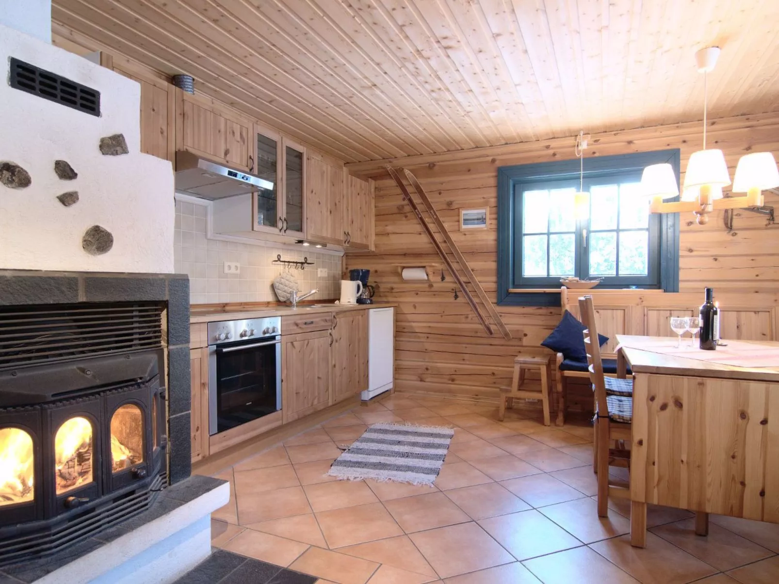 Charmantes modernes Blockhaus mit Kamin