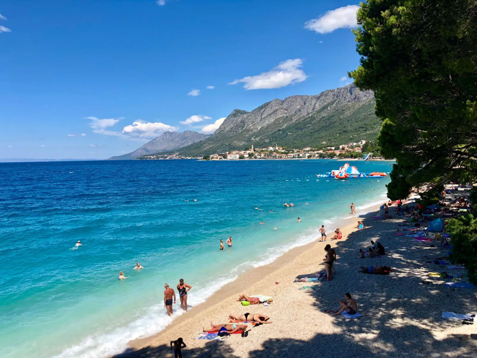 Mit privatem Parkplatz