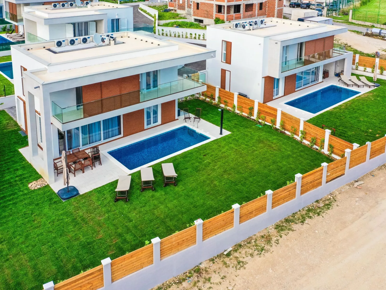 Modern eingerichtete Villa Ingrid mit beheiztem Pool - Buiten