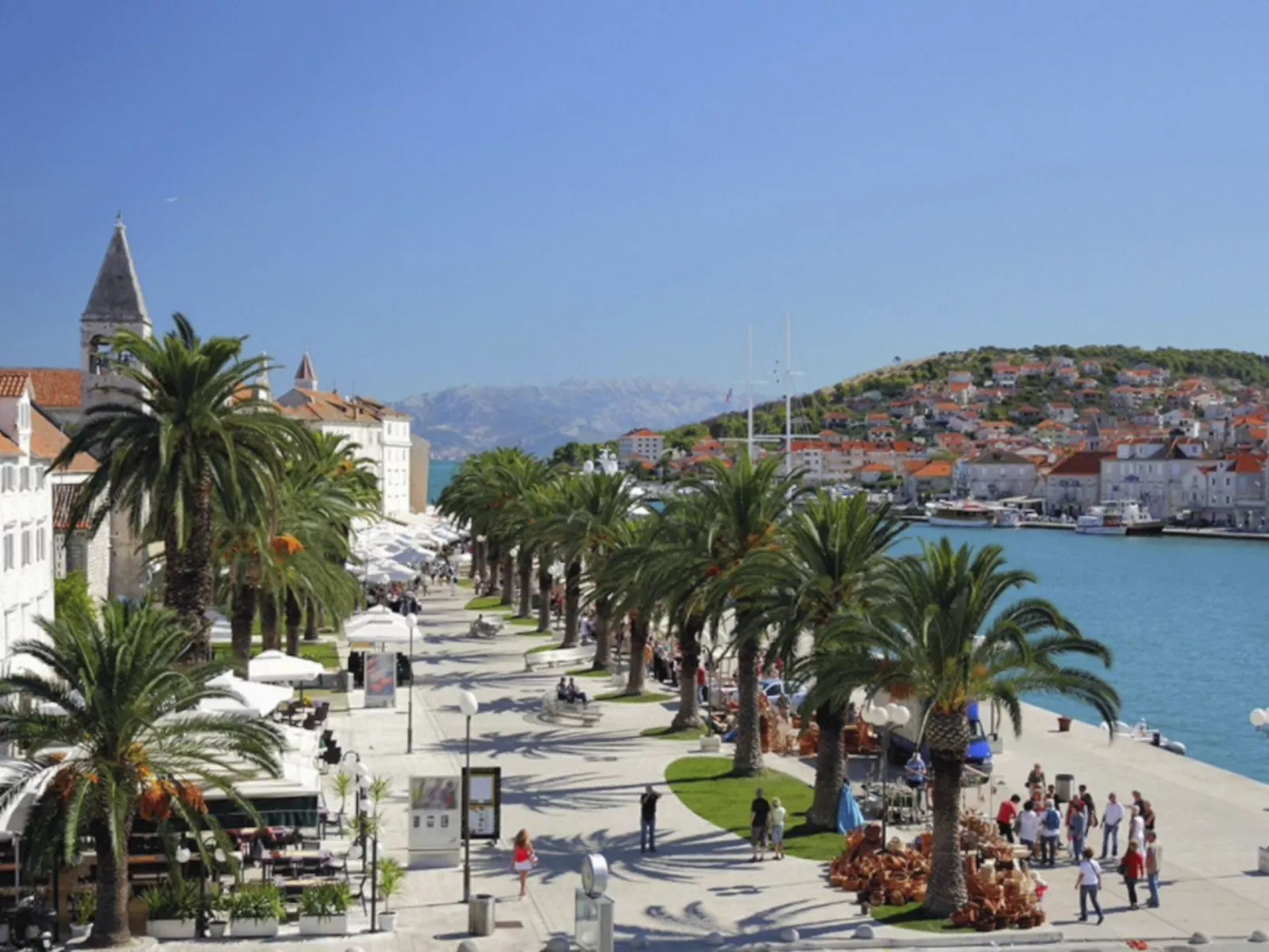 Moderne ap. 2 mit Pool und Grill in der Nähe von Split und Trogir-Buiten