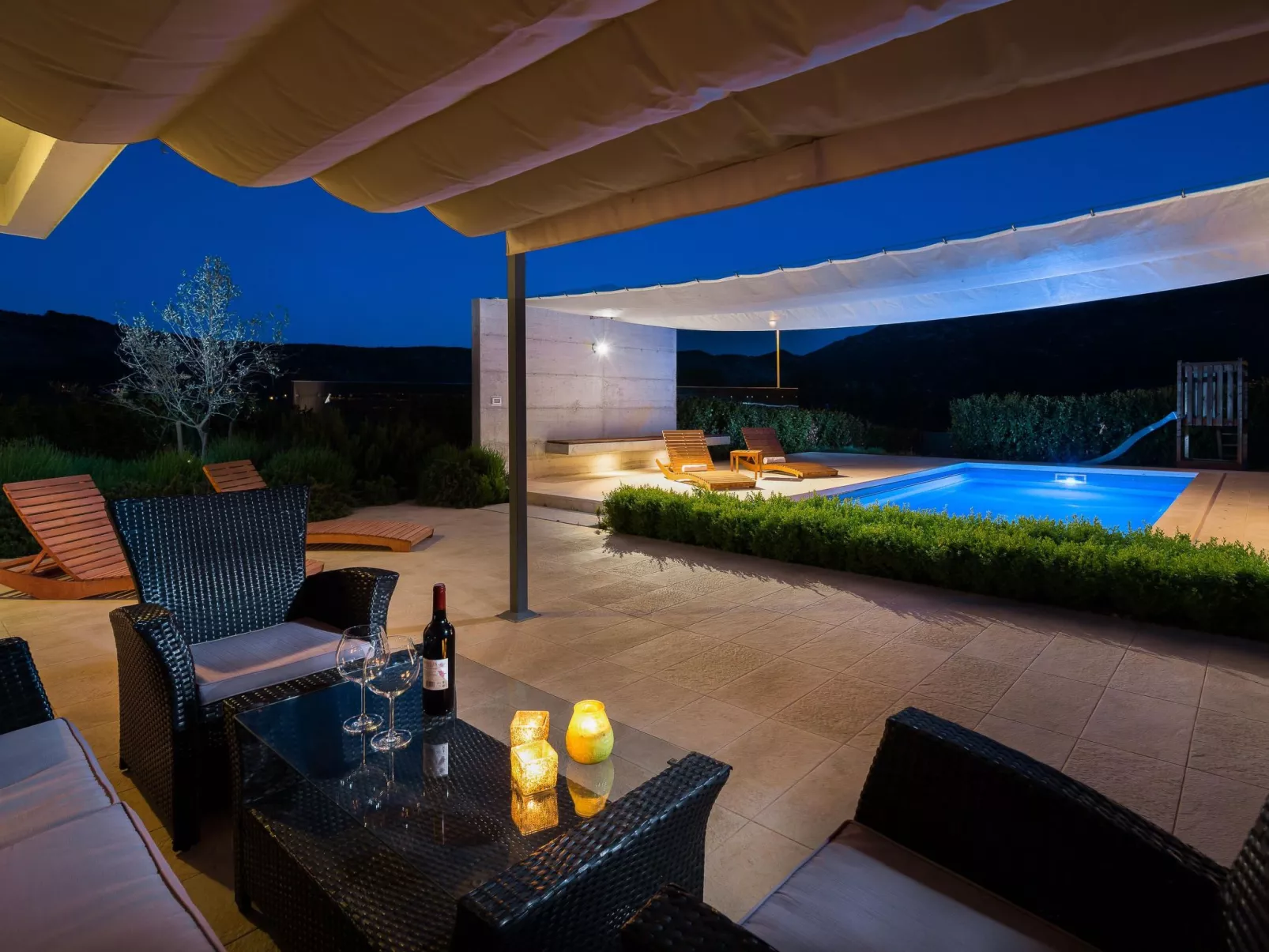 In Dugopolje mit Beheiztem Pool