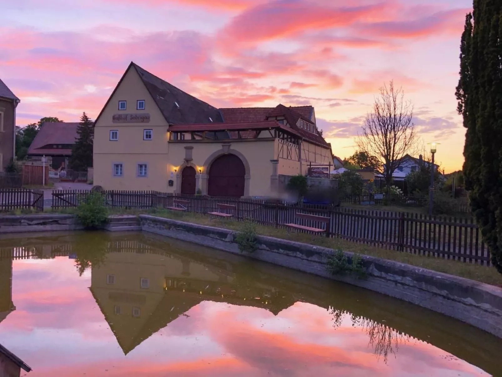 Villa mit Garten, Grill und Terrasse