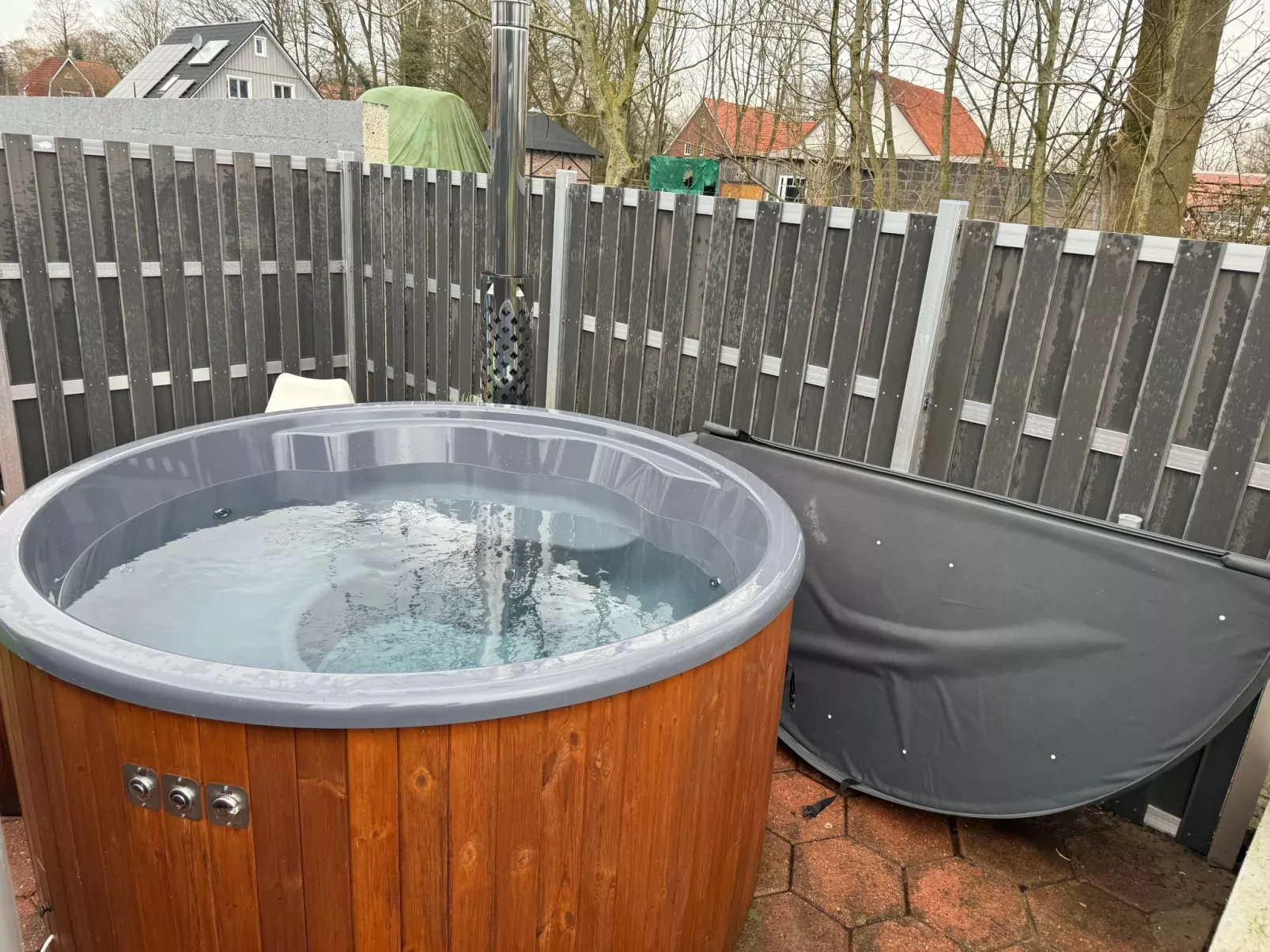 Appartement mit Pool-Buiten